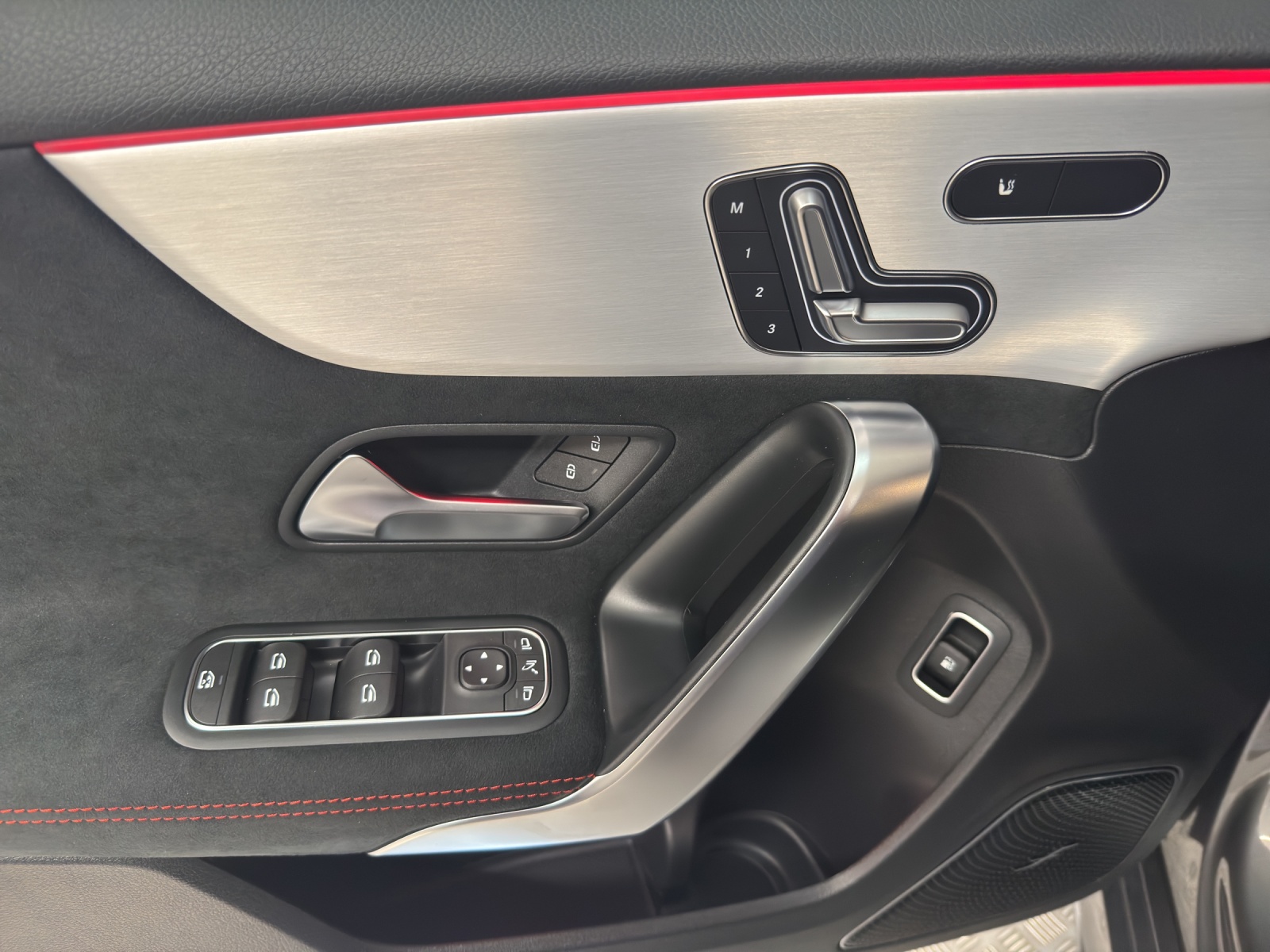 MERCEDES-BENZ A 250 e AMG Line EQ Star - 12