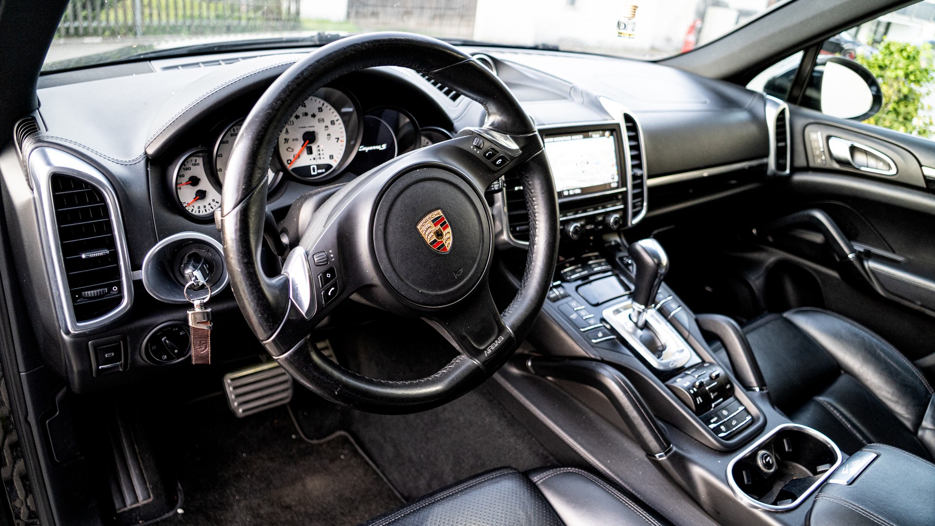 PORSCHE CAYENNE S - 18