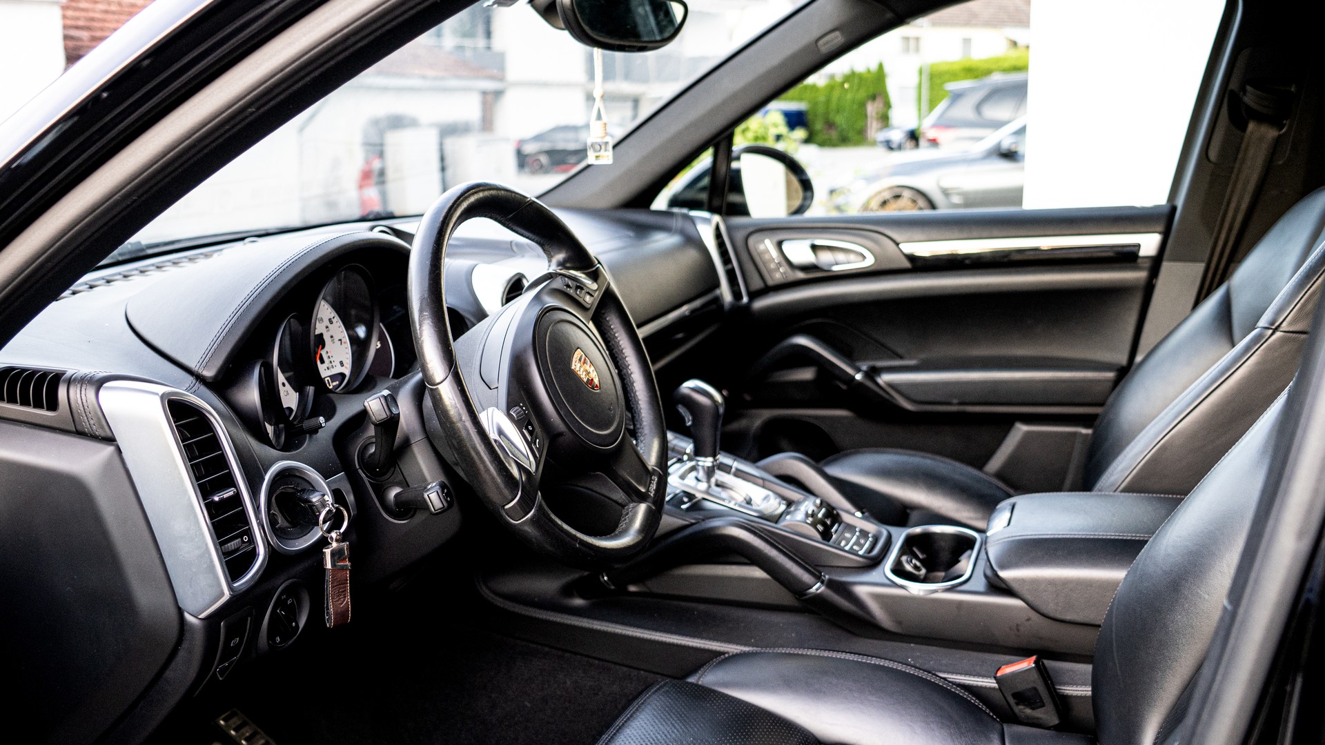 PORSCHE CAYENNE S - 9