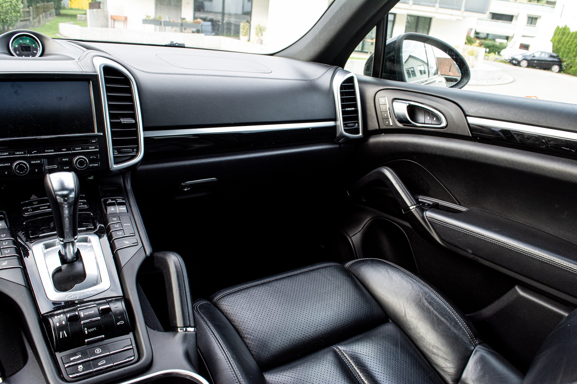 PORSCHE CAYENNE S - 12