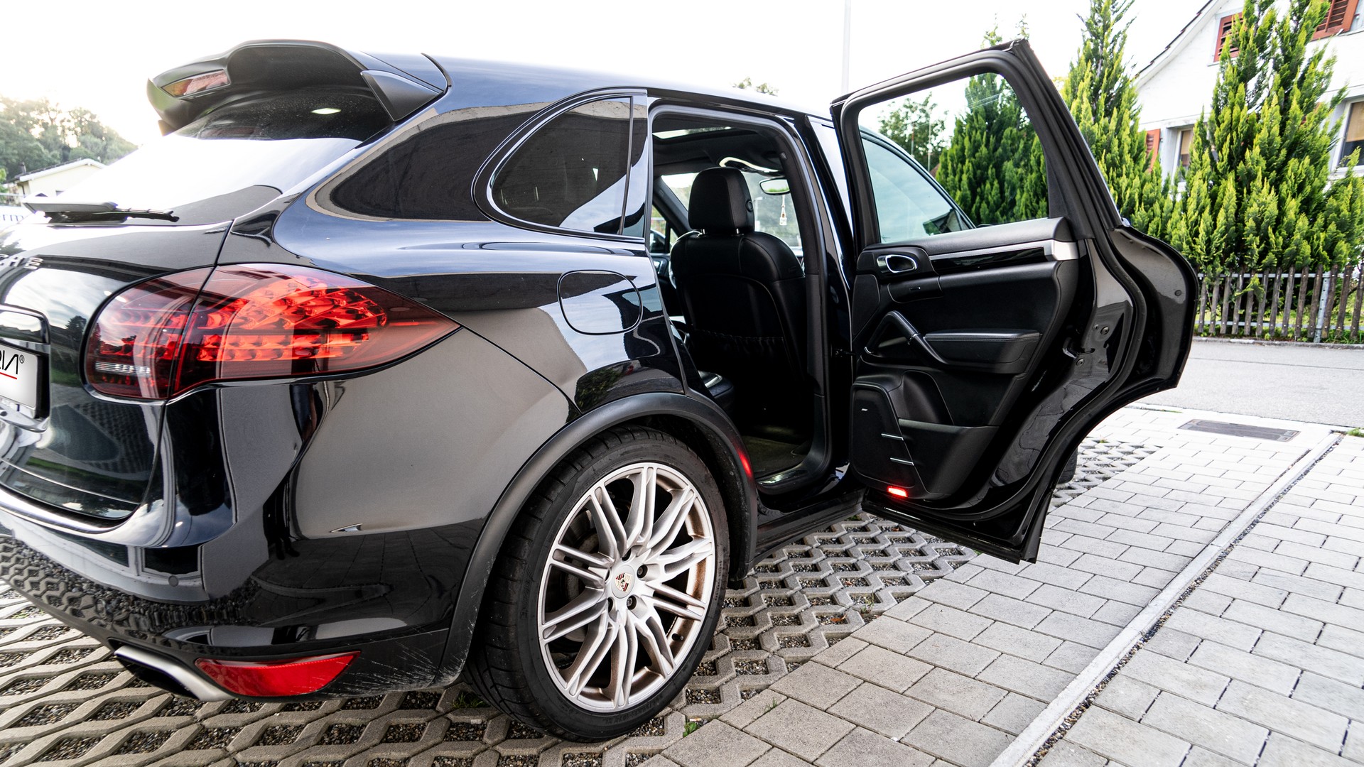 PORSCHE CAYENNE S - 8