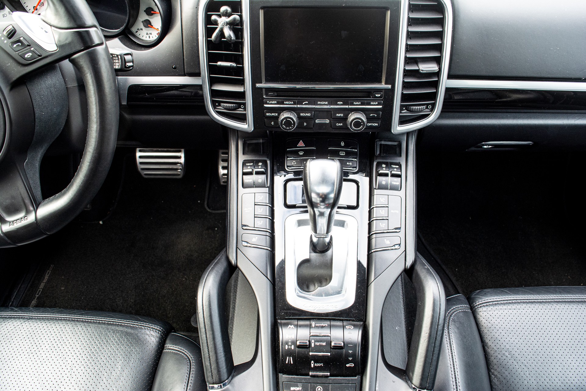 PORSCHE CAYENNE S - 13