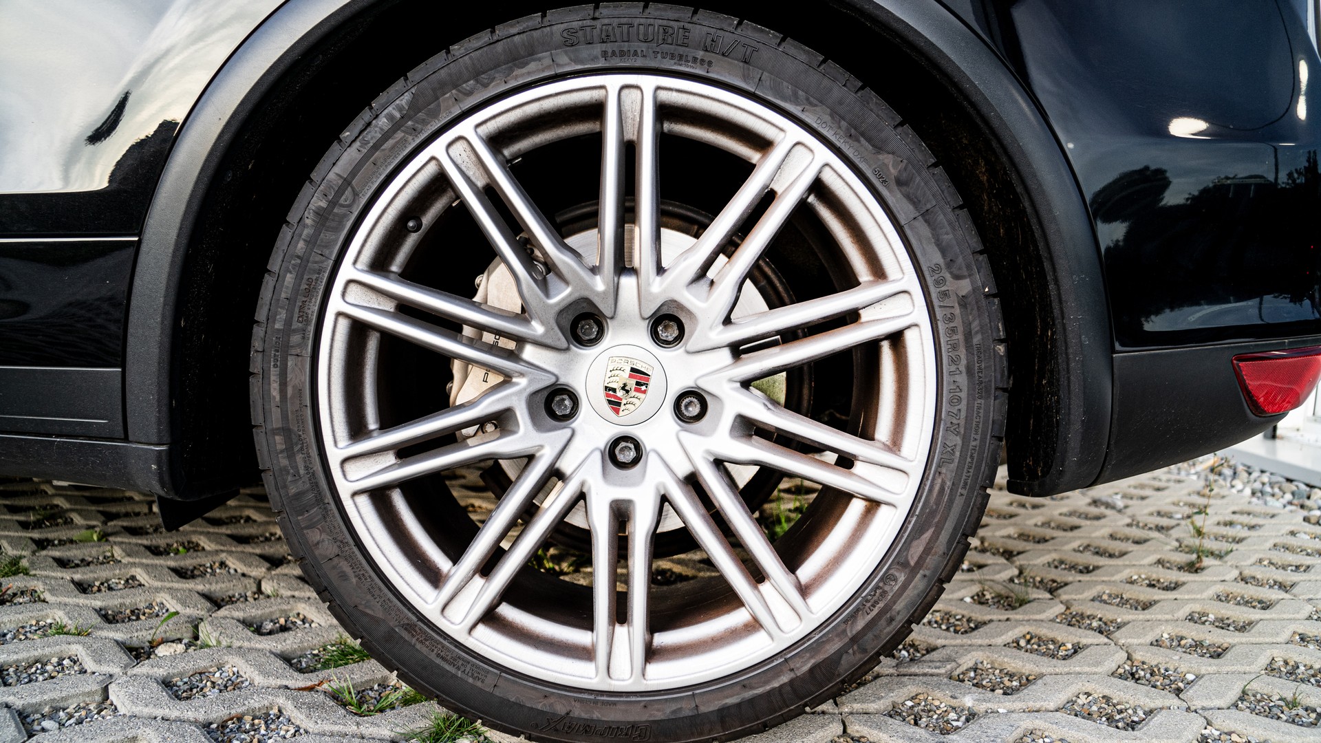 PORSCHE CAYENNE S - 23