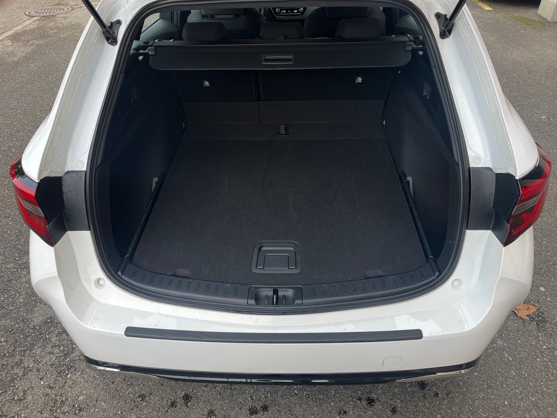 TOYOTA Corolla Touring Sports 1.8 HSD Comfort e-CVT - 17