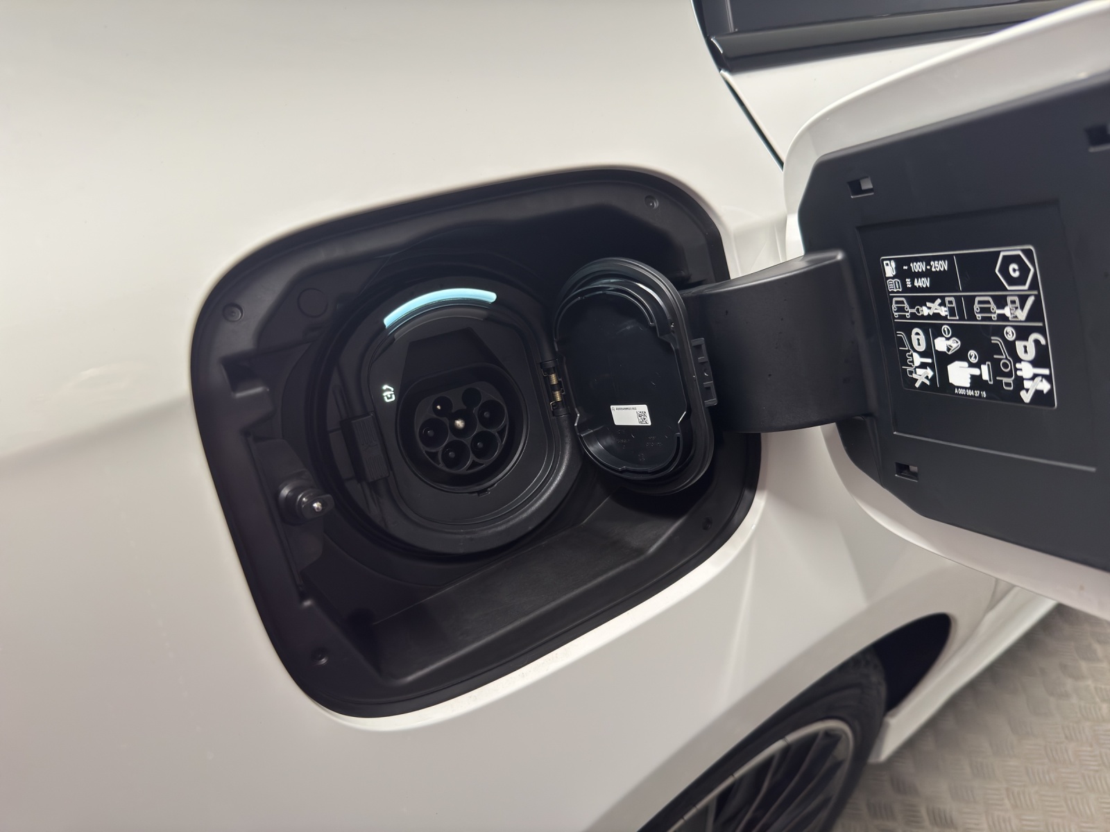 MERCEDES-BENZ A 250 e EQ Star AMG Line - 16