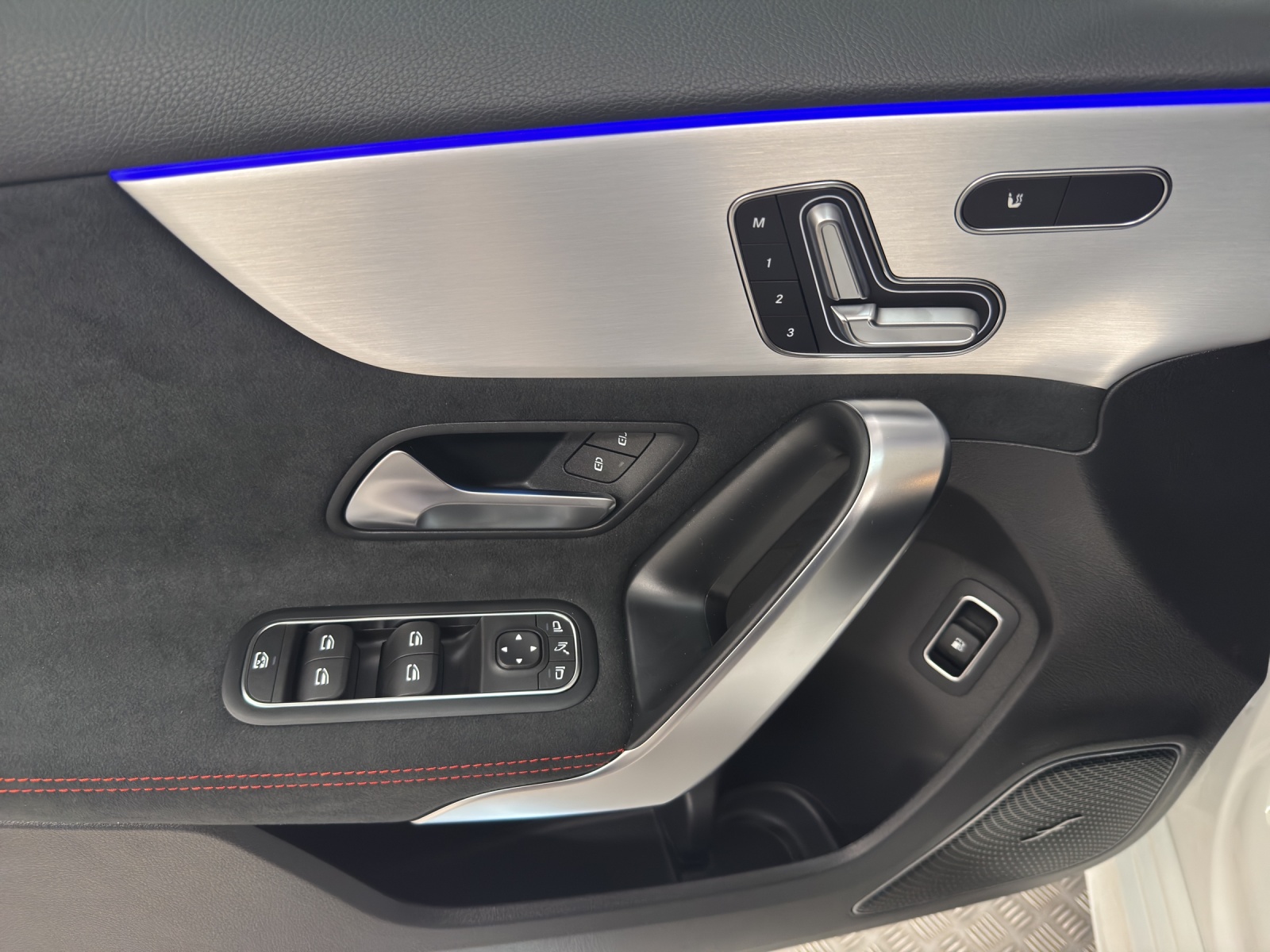 MERCEDES-BENZ A 250 e EQ Star AMG Line - 12