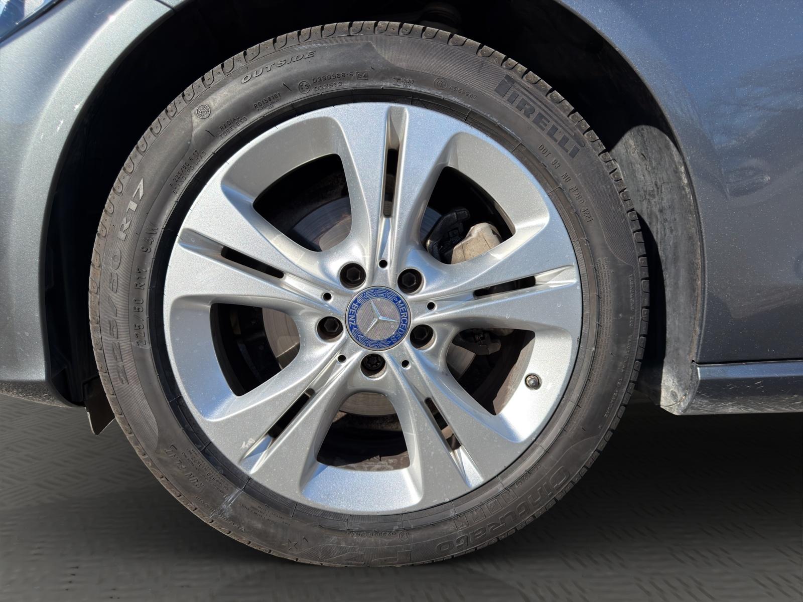 MERCEDES-BENZ C 180 Cabriolet - 11