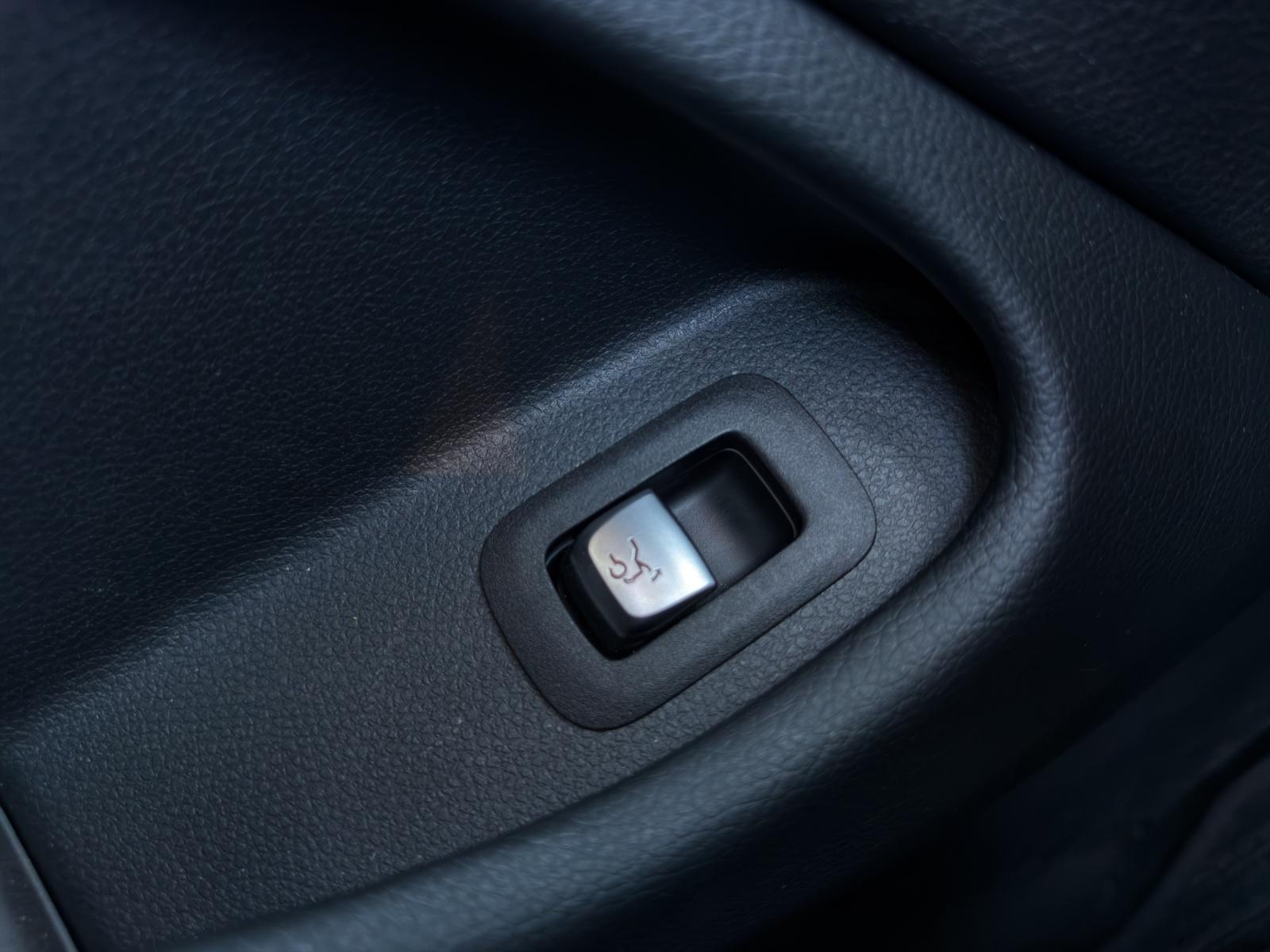 MERCEDES-BENZ C 180 Cabriolet - 26