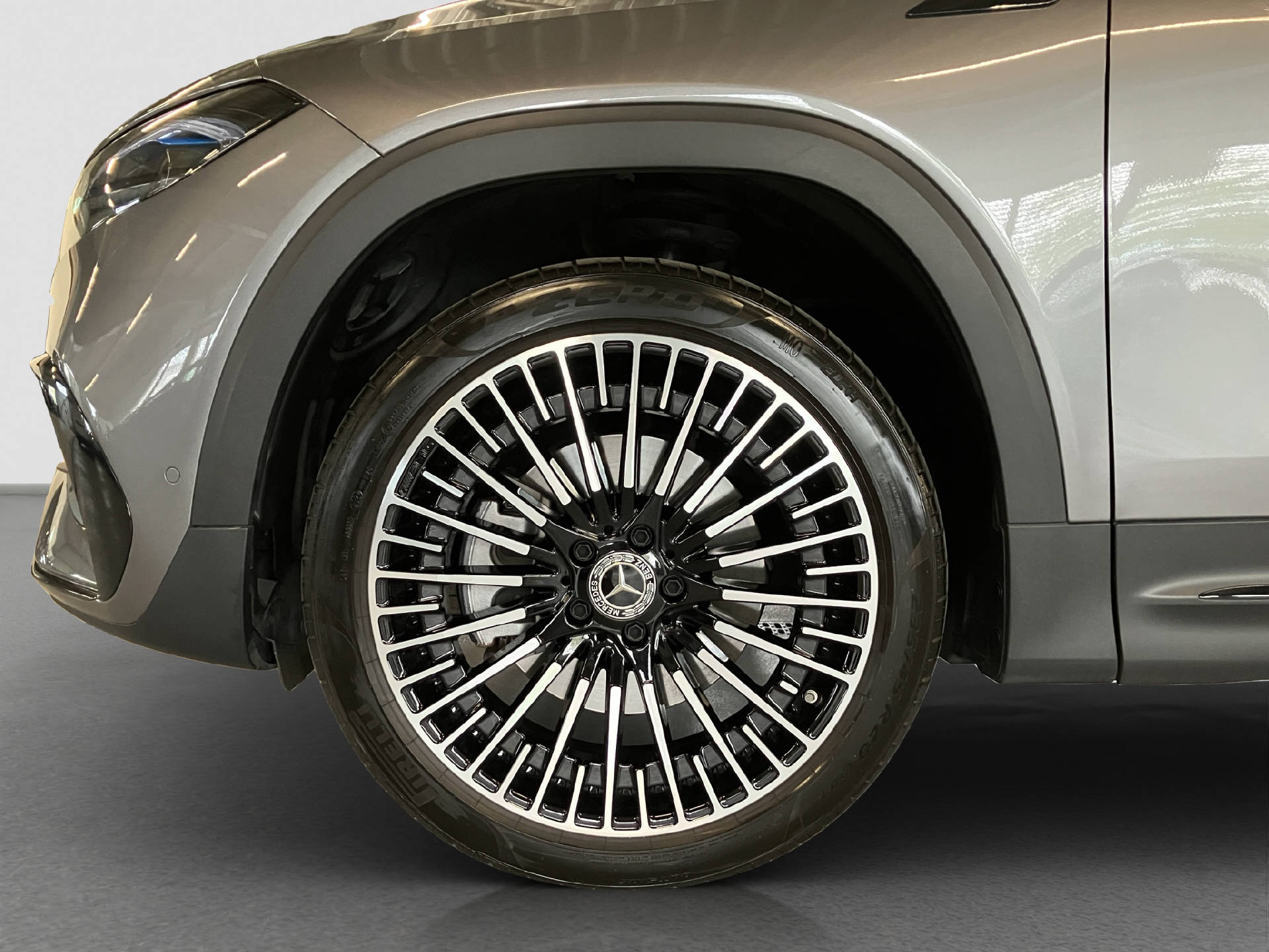 MERCEDES-BENZ EQB 300 AMG Line 4MATIC - 7