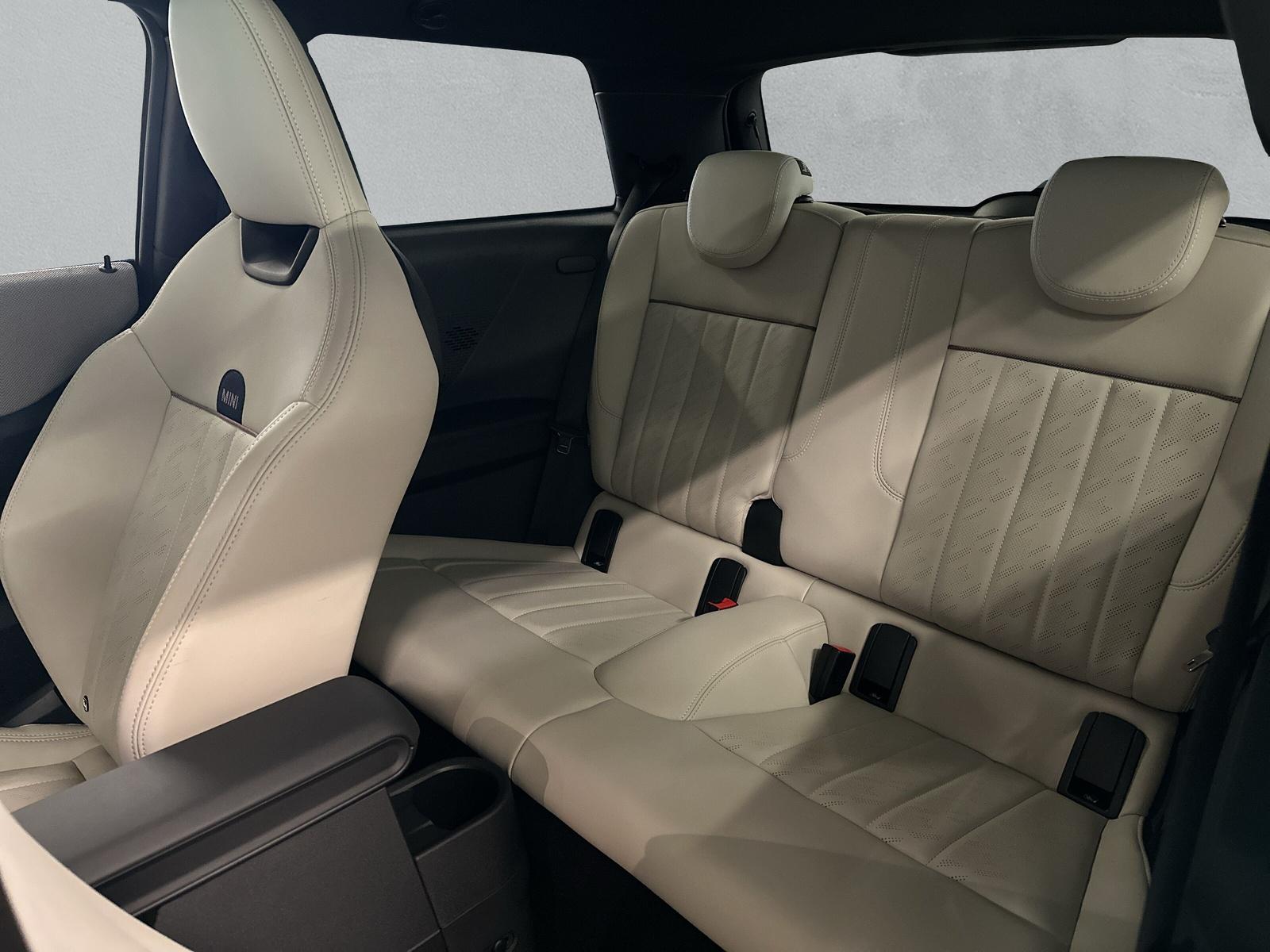 MINI F66 1.5i Cooper C (CH) Midnight Black - 12