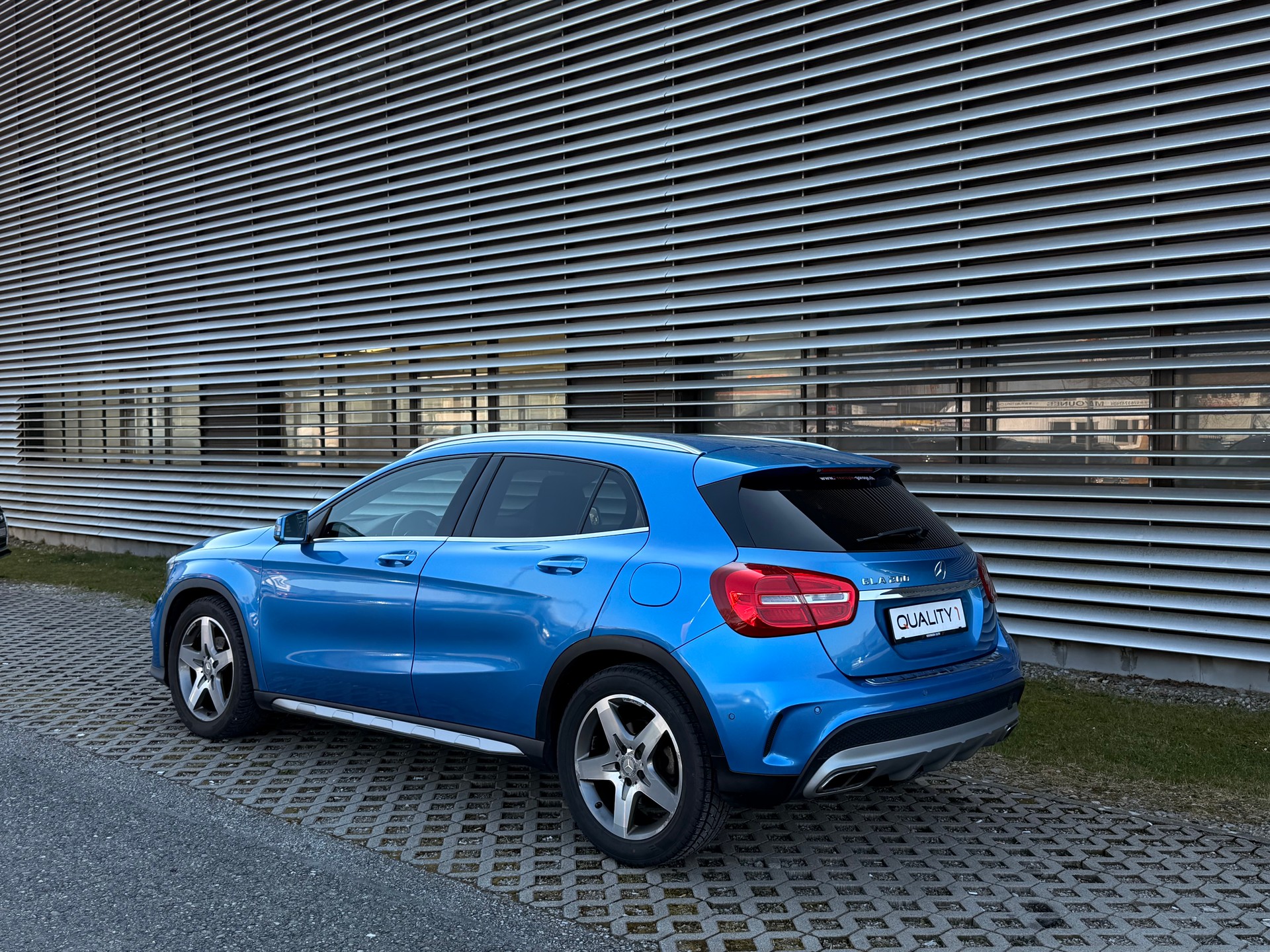 MERCEDES-BENZ GLA 200 AMG Line 7G-DCT - 3