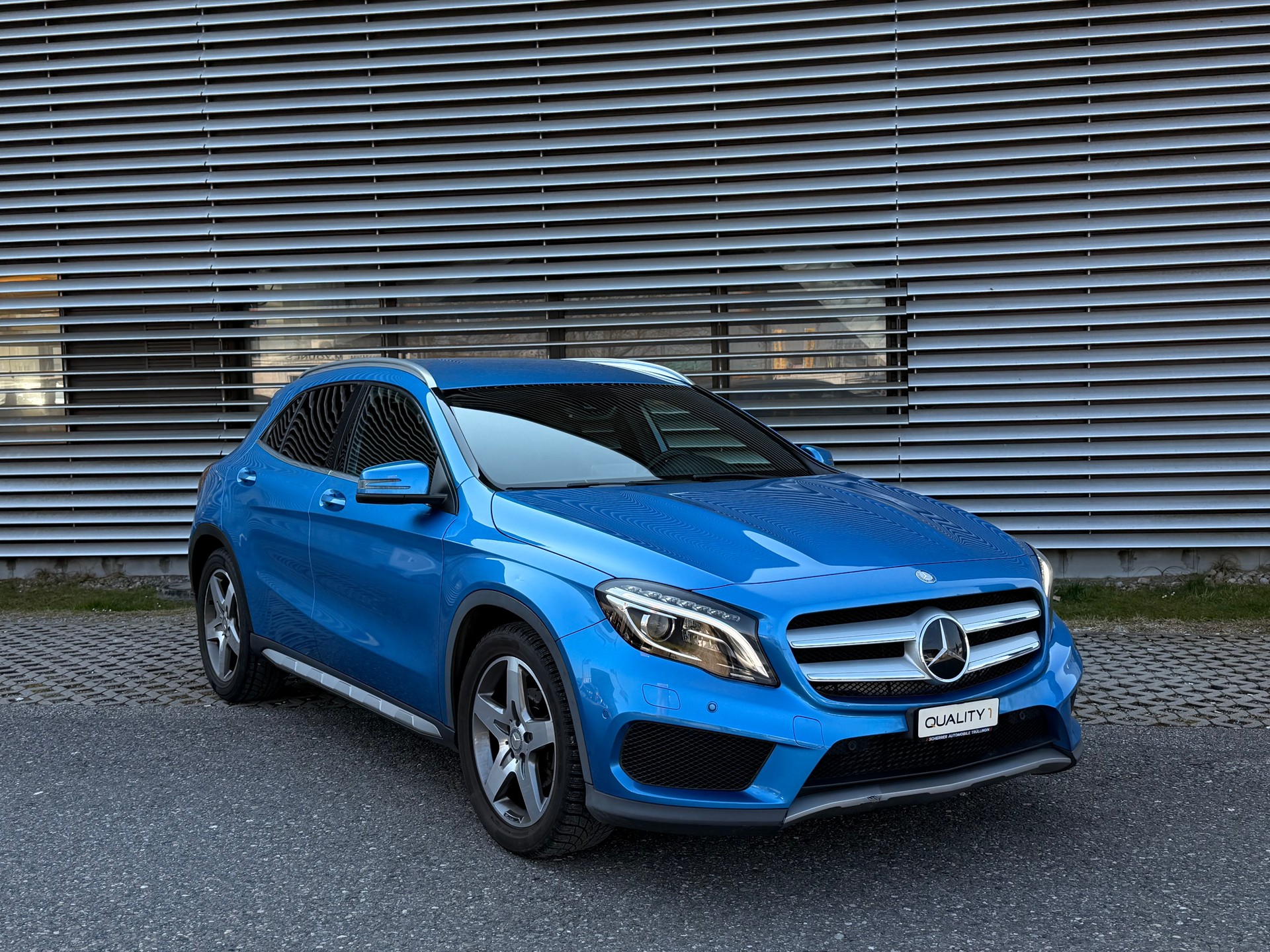 MERCEDES-BENZ GLA 200 AMG Line 7G-DCT