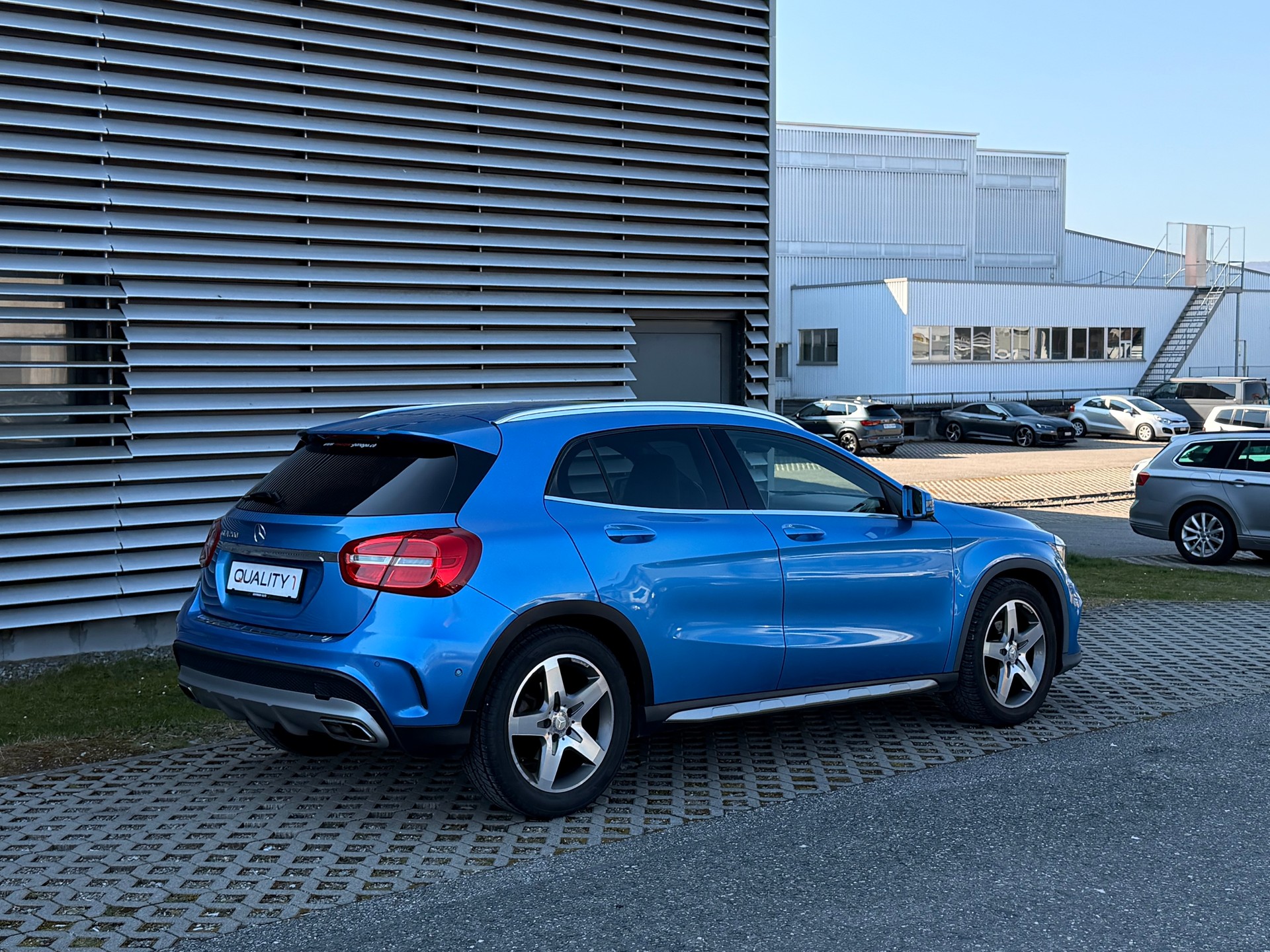 MERCEDES-BENZ GLA 200 AMG Line 7G-DCT - 7