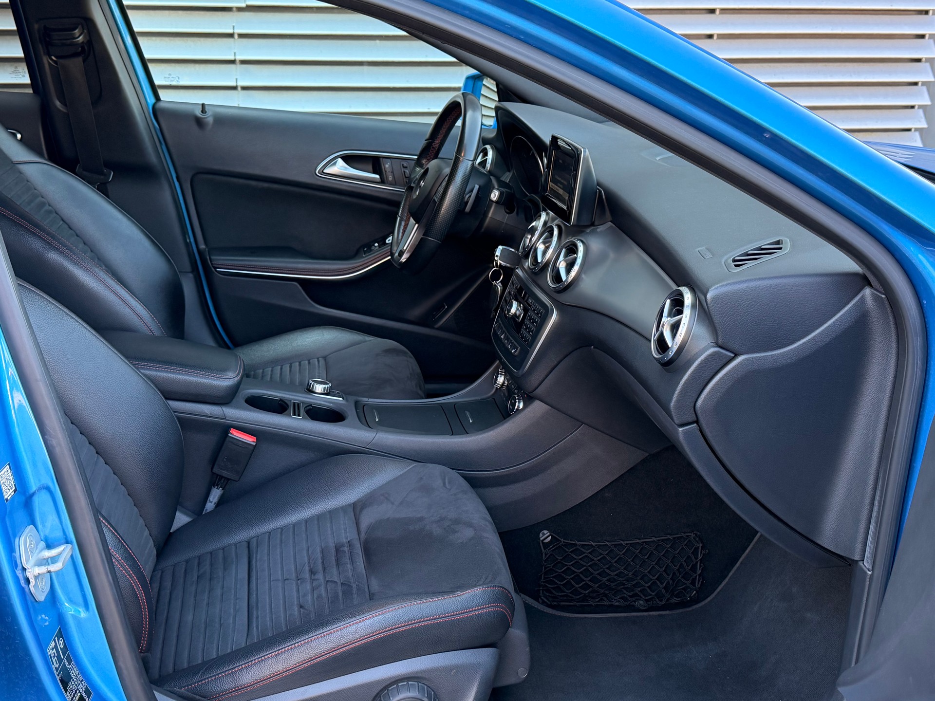 MERCEDES-BENZ GLA 200 AMG Line 7G-DCT - 11