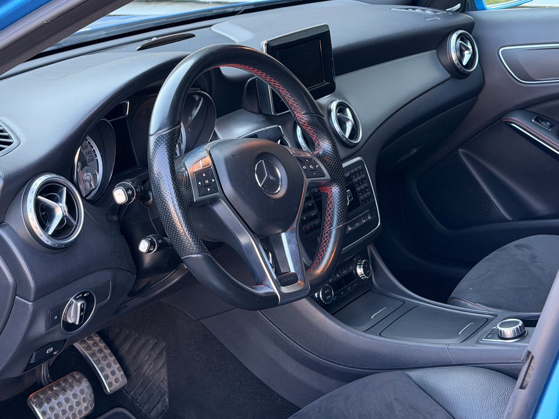 MERCEDES-BENZ GLA 200 AMG Line 7G-DCT - 9