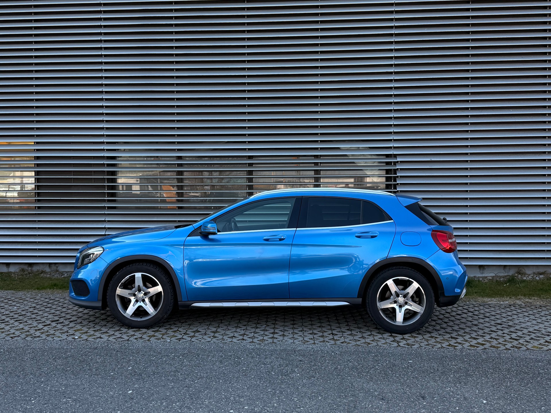 MERCEDES-BENZ GLA 200 AMG Line 7G-DCT - 4