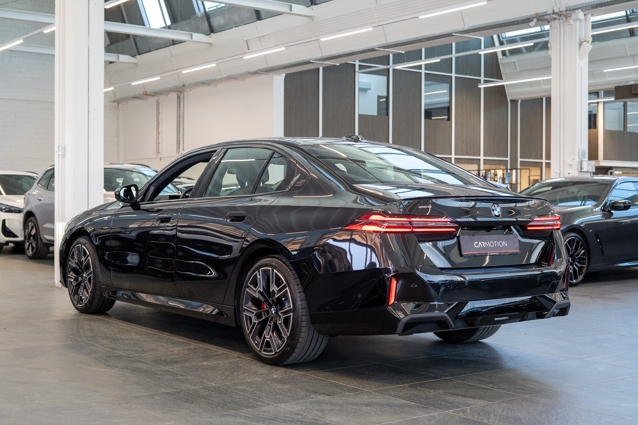 520i M Sport / Iconic Glow / 4-Zonen Klima / Harman Kardon / Sitzheizung & Lüftung