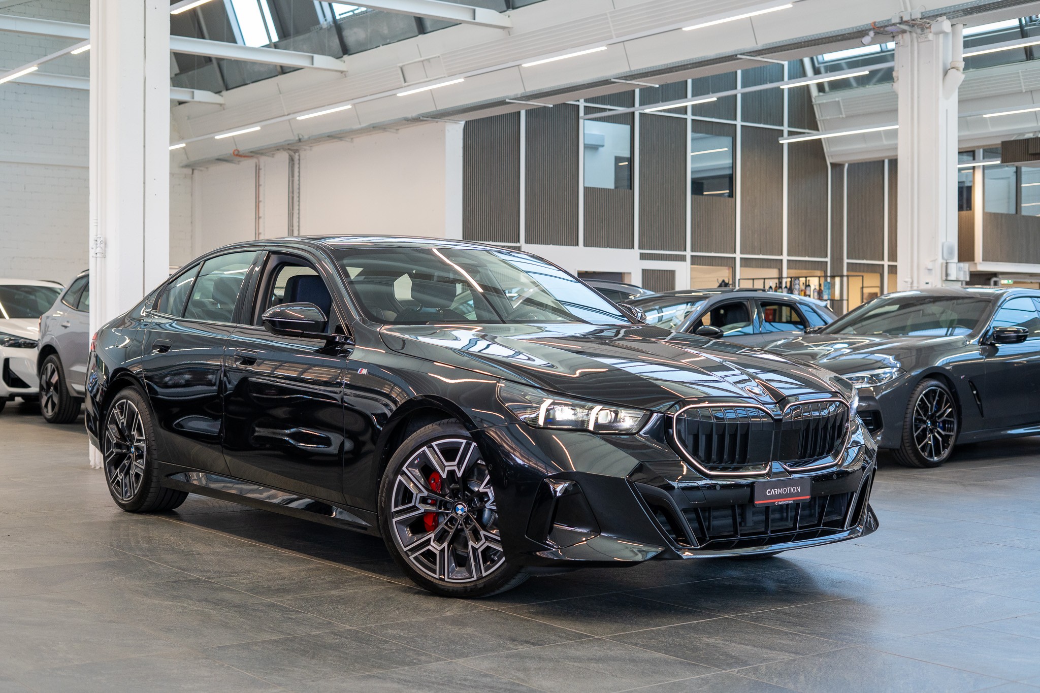 520i M Sport / Iconic Glow / 4-Zonen Klima / Harman Kardon / Sitzheizung & Lüftung