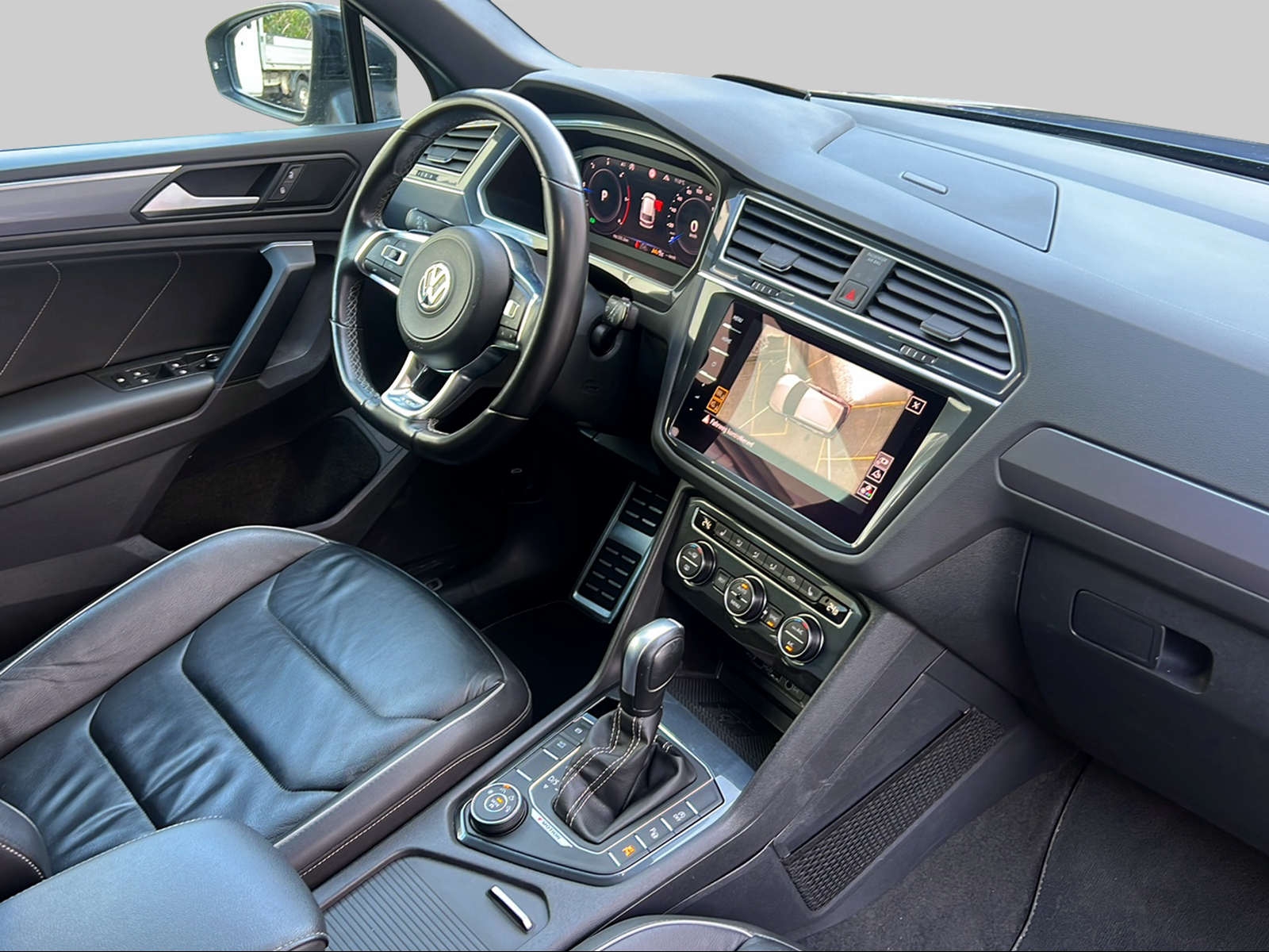 VW Tiguan 2.0 TDI SCR Highline R- Line 4Motion DSG - 17