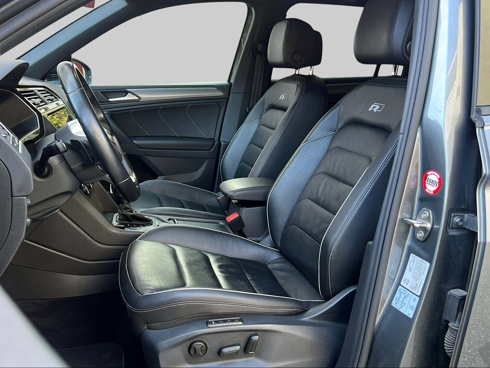 VW Tiguan 2.0 TDI SCR Highline R- Line 4Motion DSG - 8