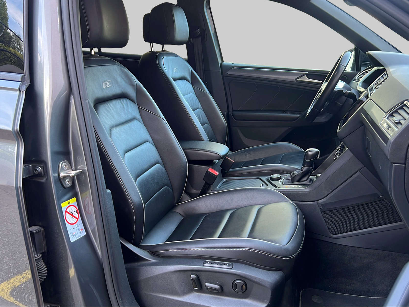 VW Tiguan 2.0 TDI SCR Highline R- Line 4Motion DSG - 18