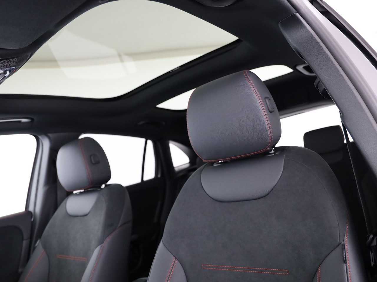 MERCEDES-BENZ GLA 200 7G-DCT - 7