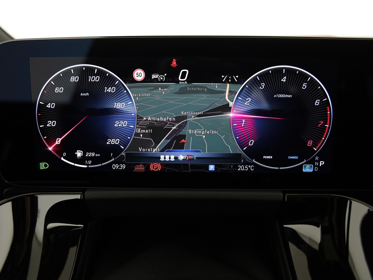 MERCEDES-BENZ GLA 200 7G-DCT - 13