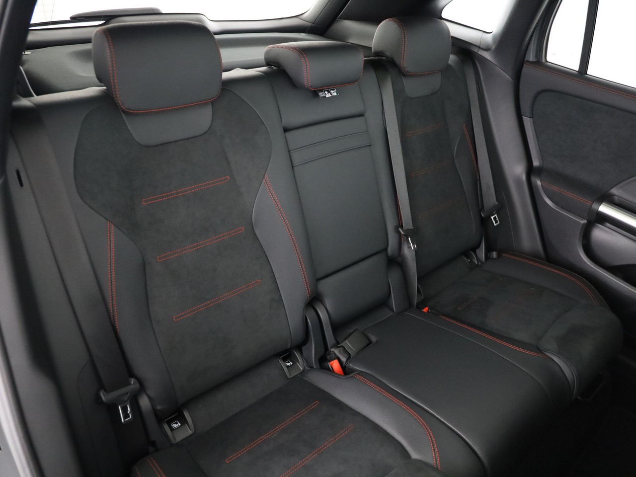 MERCEDES-BENZ GLA 200 7G-DCT - 11