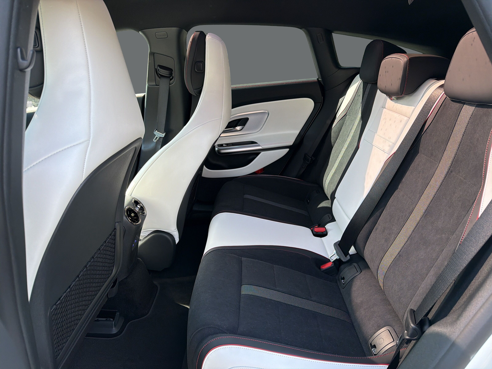 MERCEDES-BENZ CLA Shooting Brake 350 4Matic 85 kWh EQ - 14