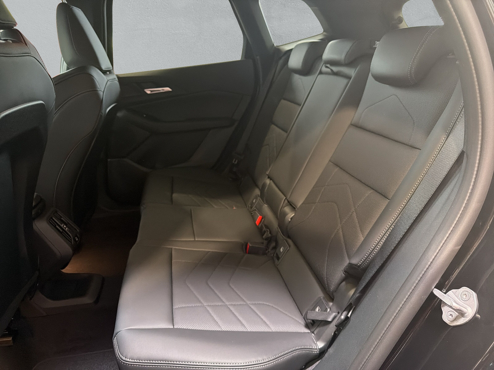 BMW 218d Active Tourer M Sport DKG - 16