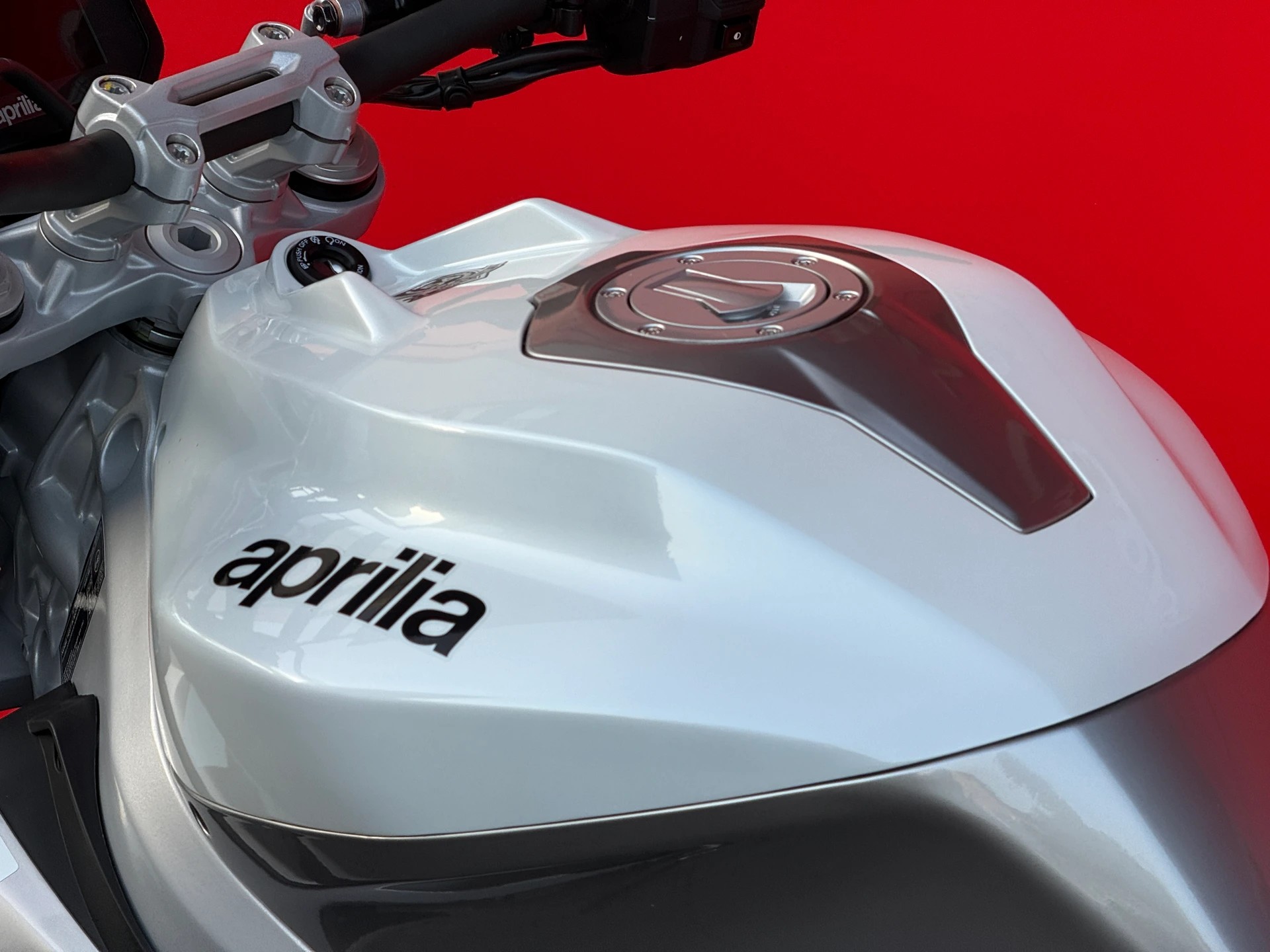 APRILIA Tuono 457 - 15