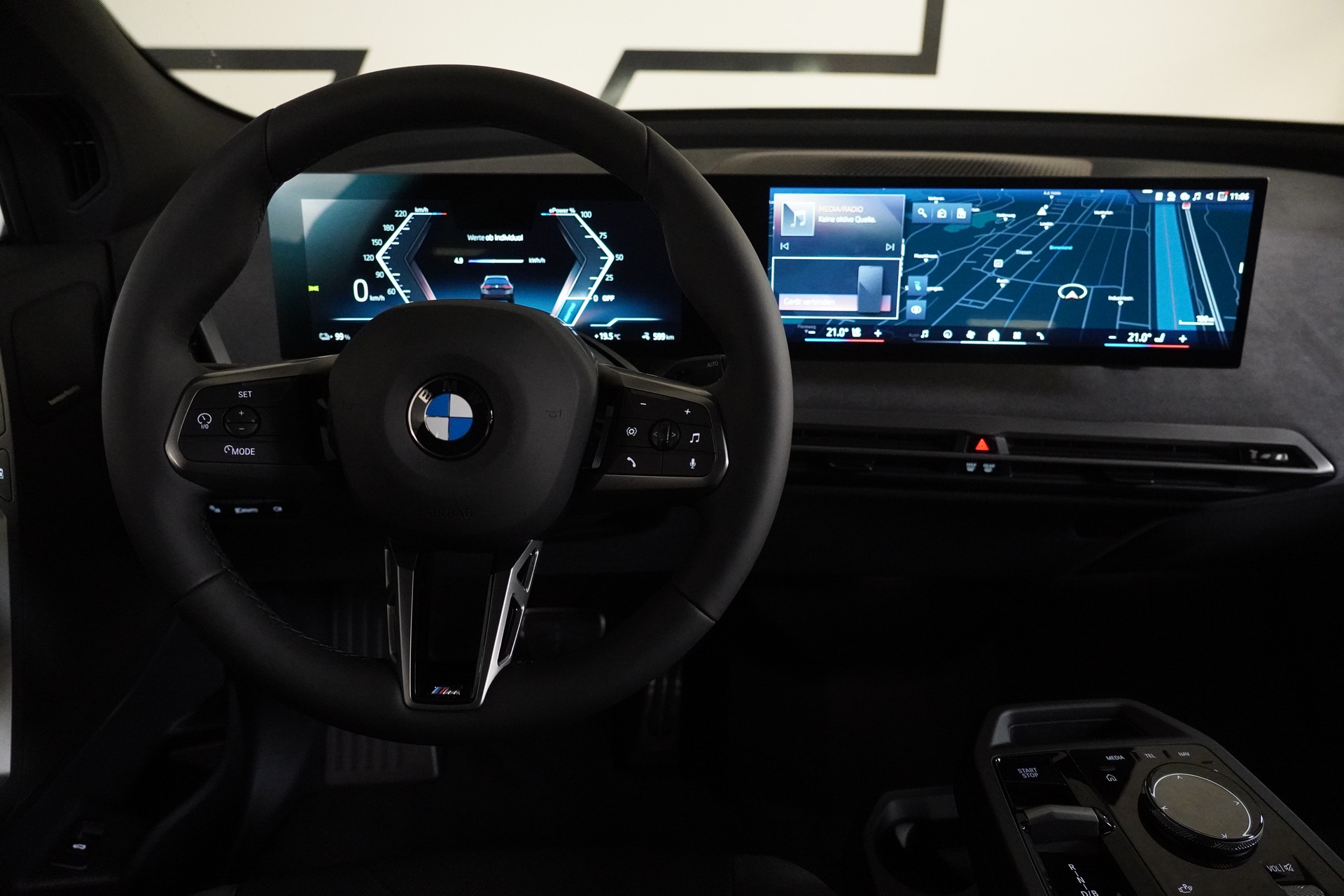 BMW iX xDrive60 M Sport - 20