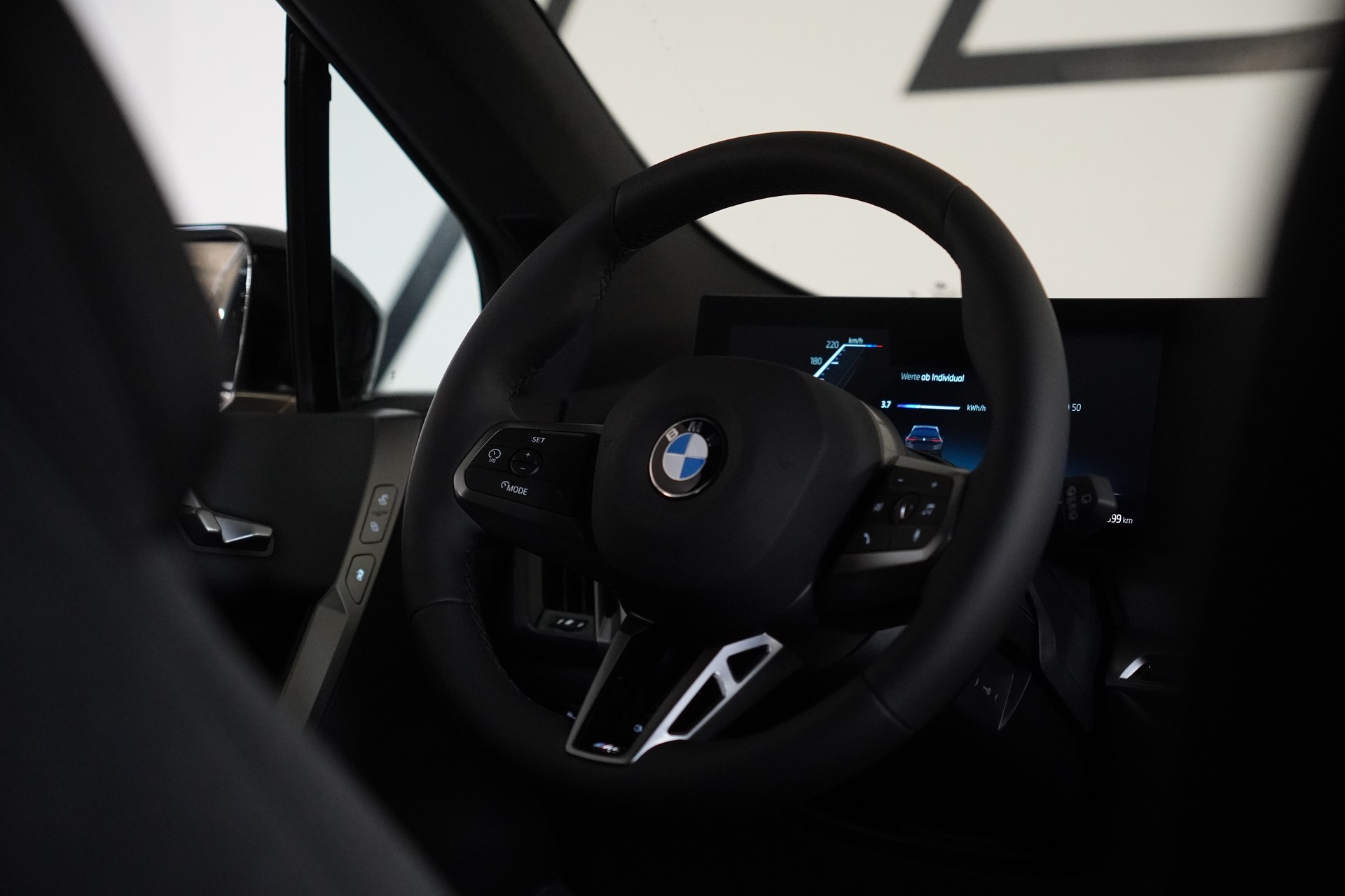 BMW iX xDrive60 M Sport - 23