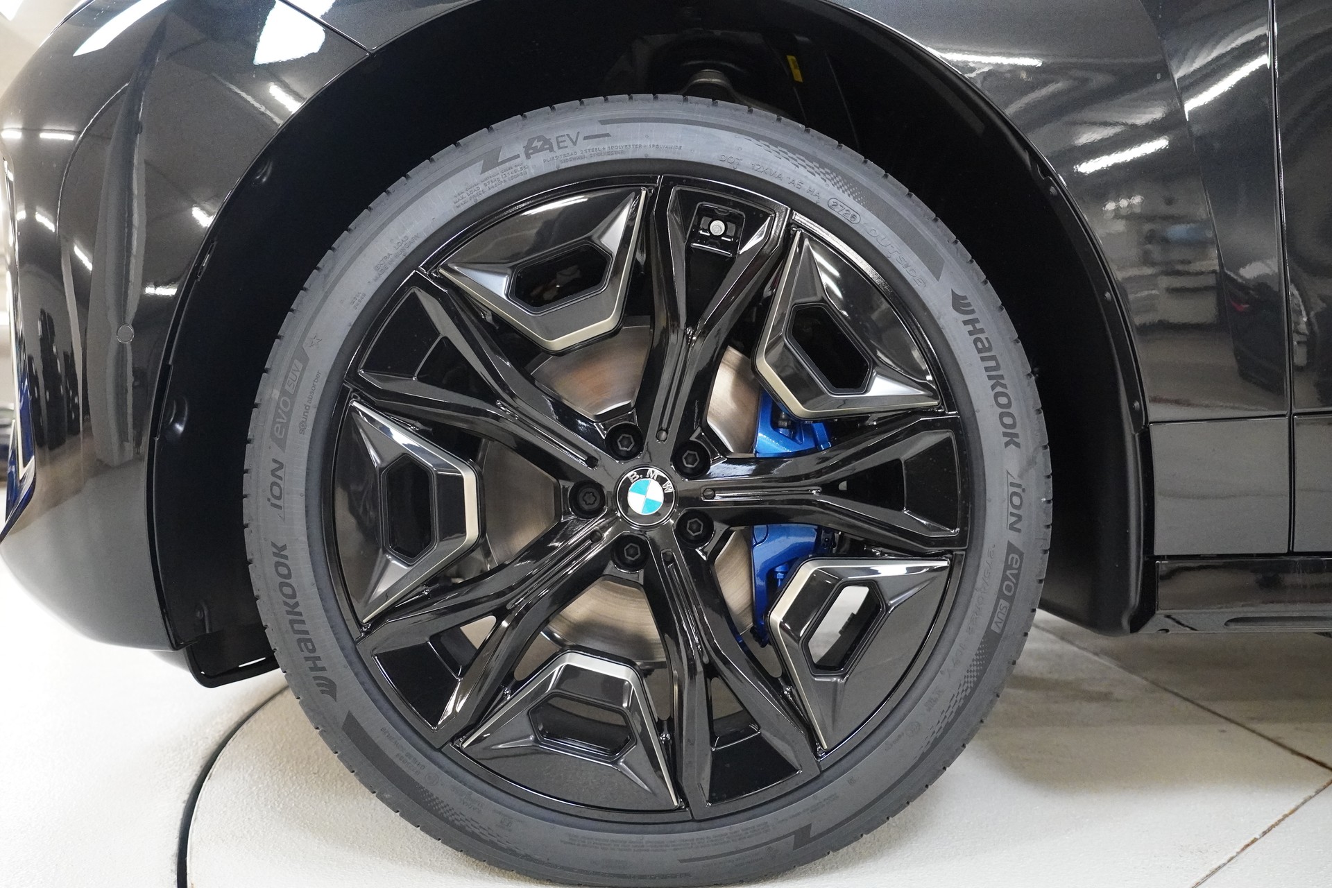 BMW iX xDrive60 M Sport - 10