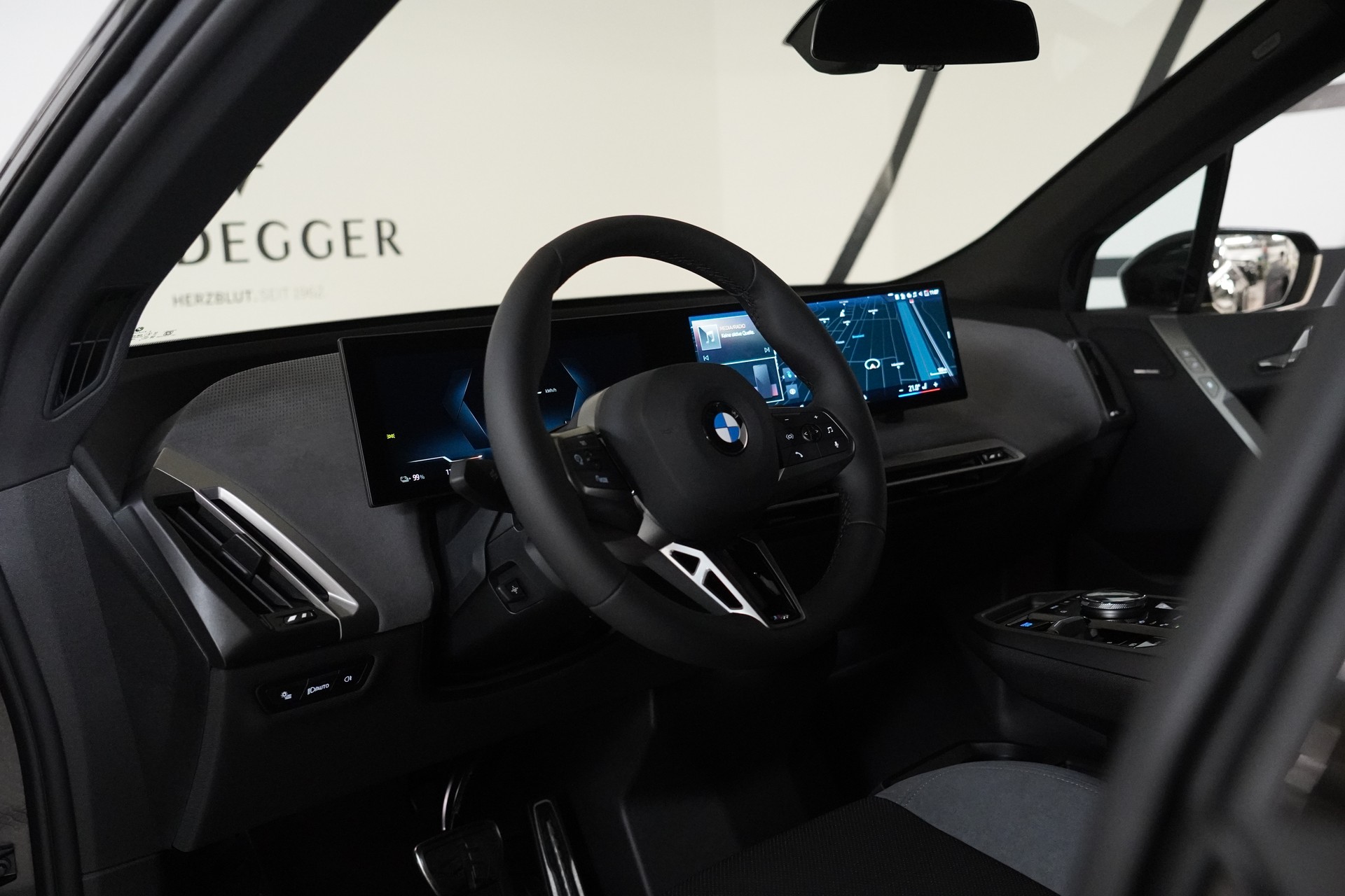 BMW iX xDrive60 M Sport - 25