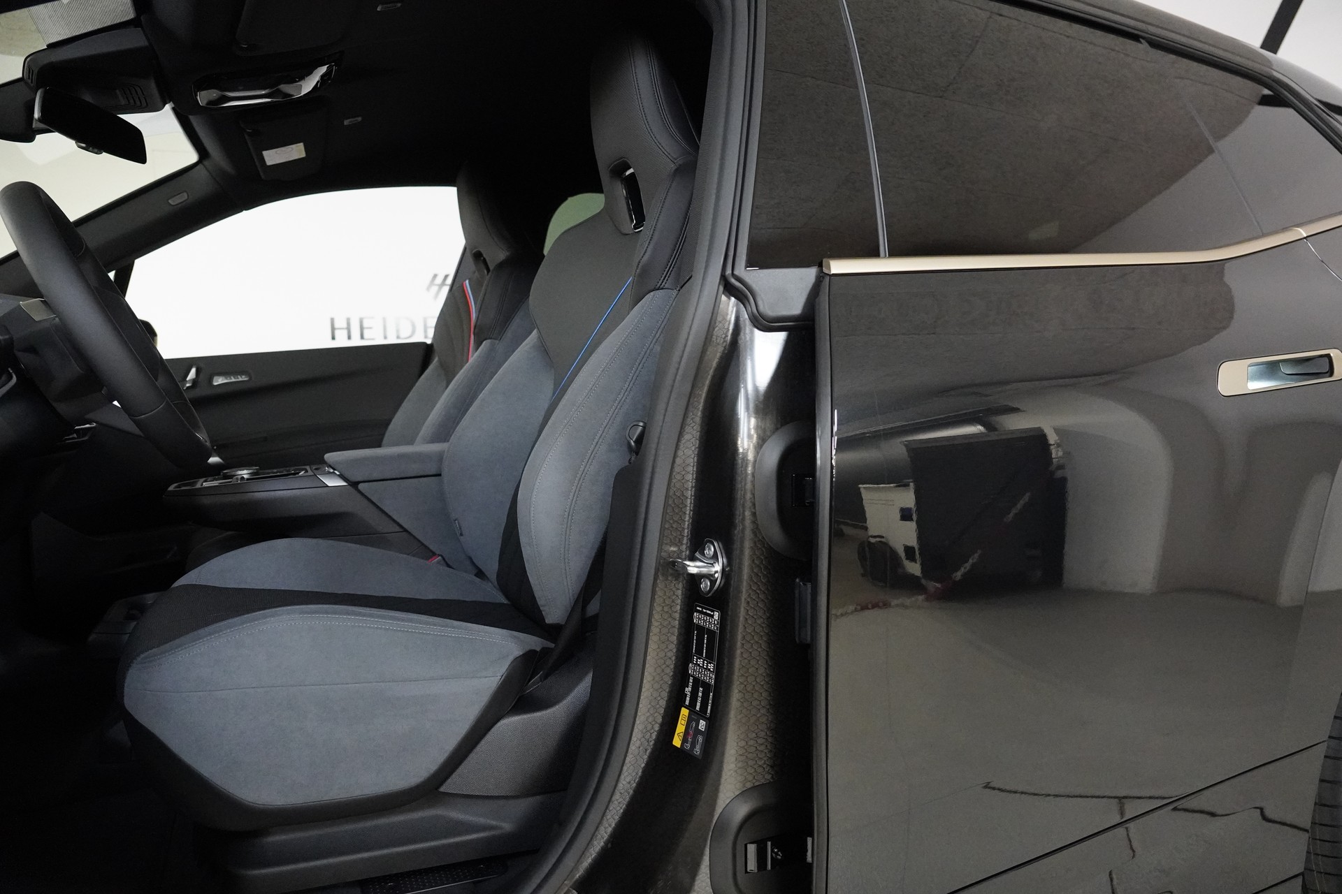 BMW iX xDrive60 M Sport - 11