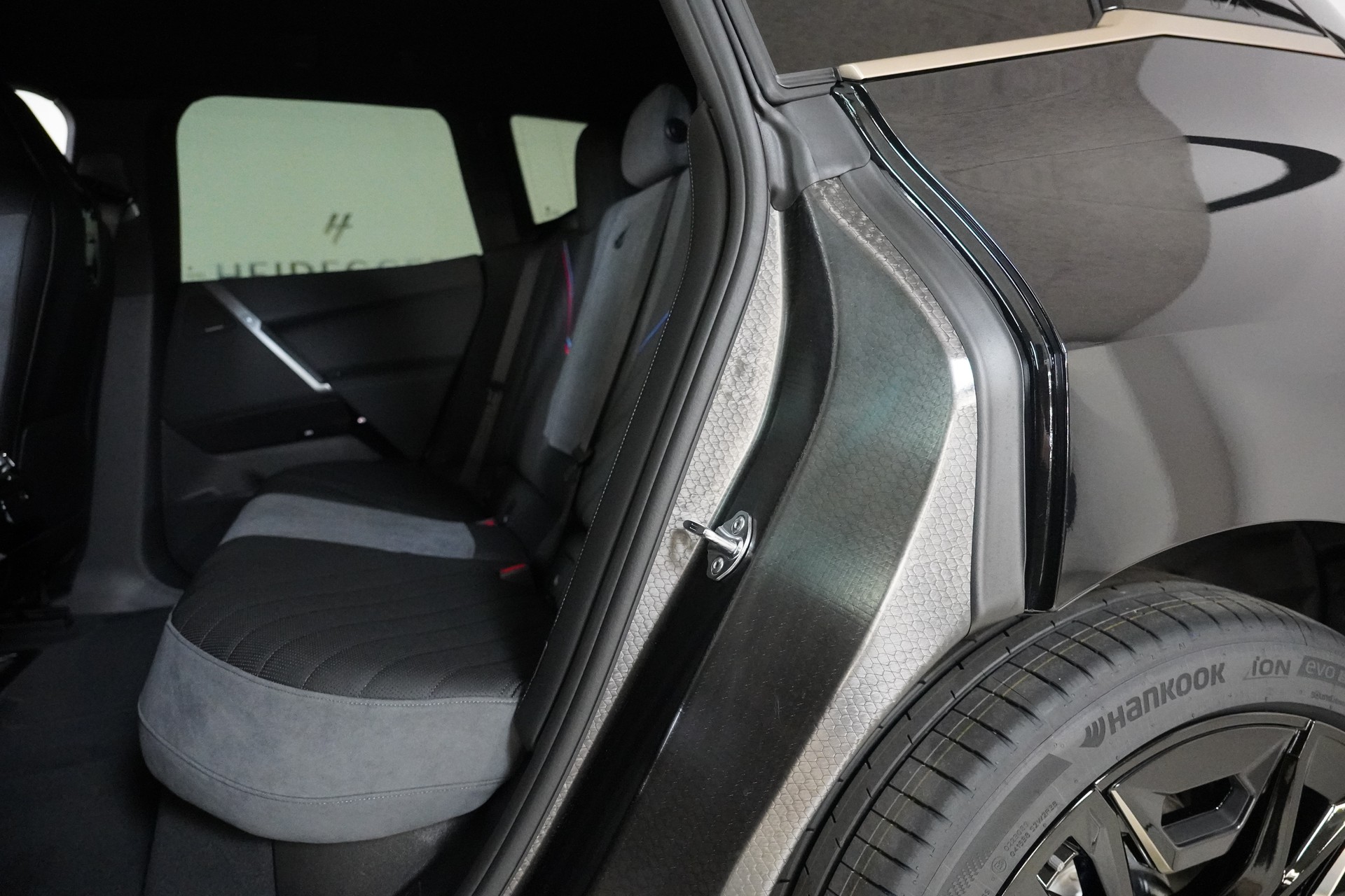 BMW iX xDrive60 M Sport - 13