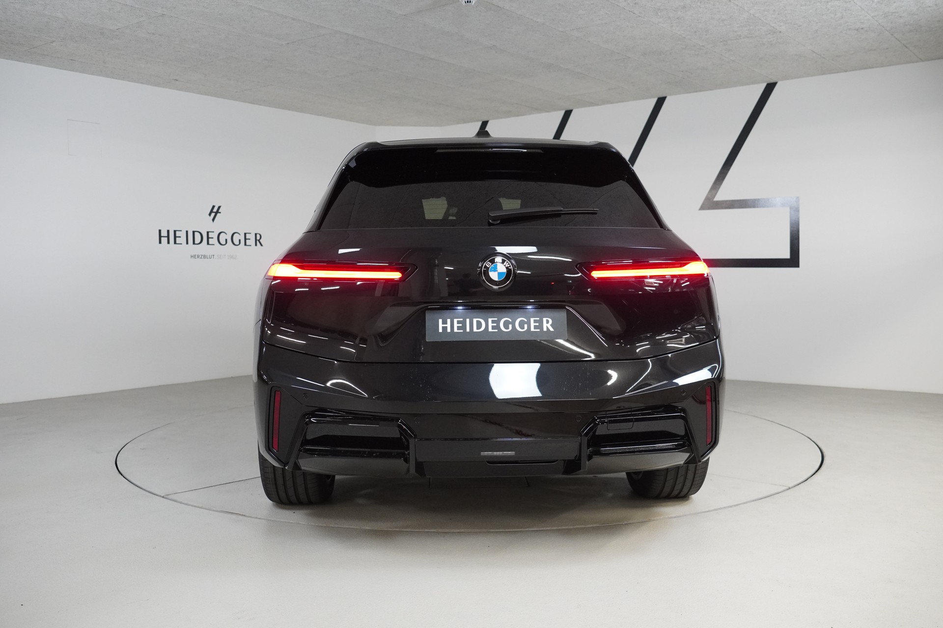 BMW iX xDrive60 M Sport - 6