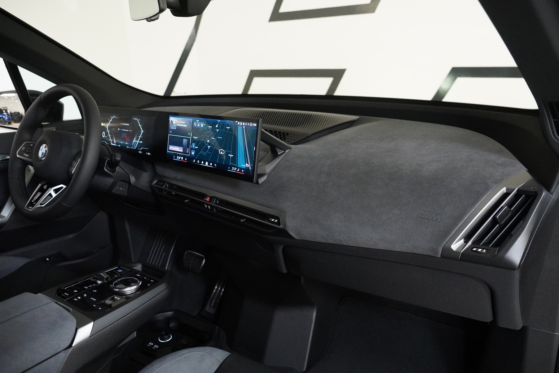 BMW iX xDrive60 M Sport - 17