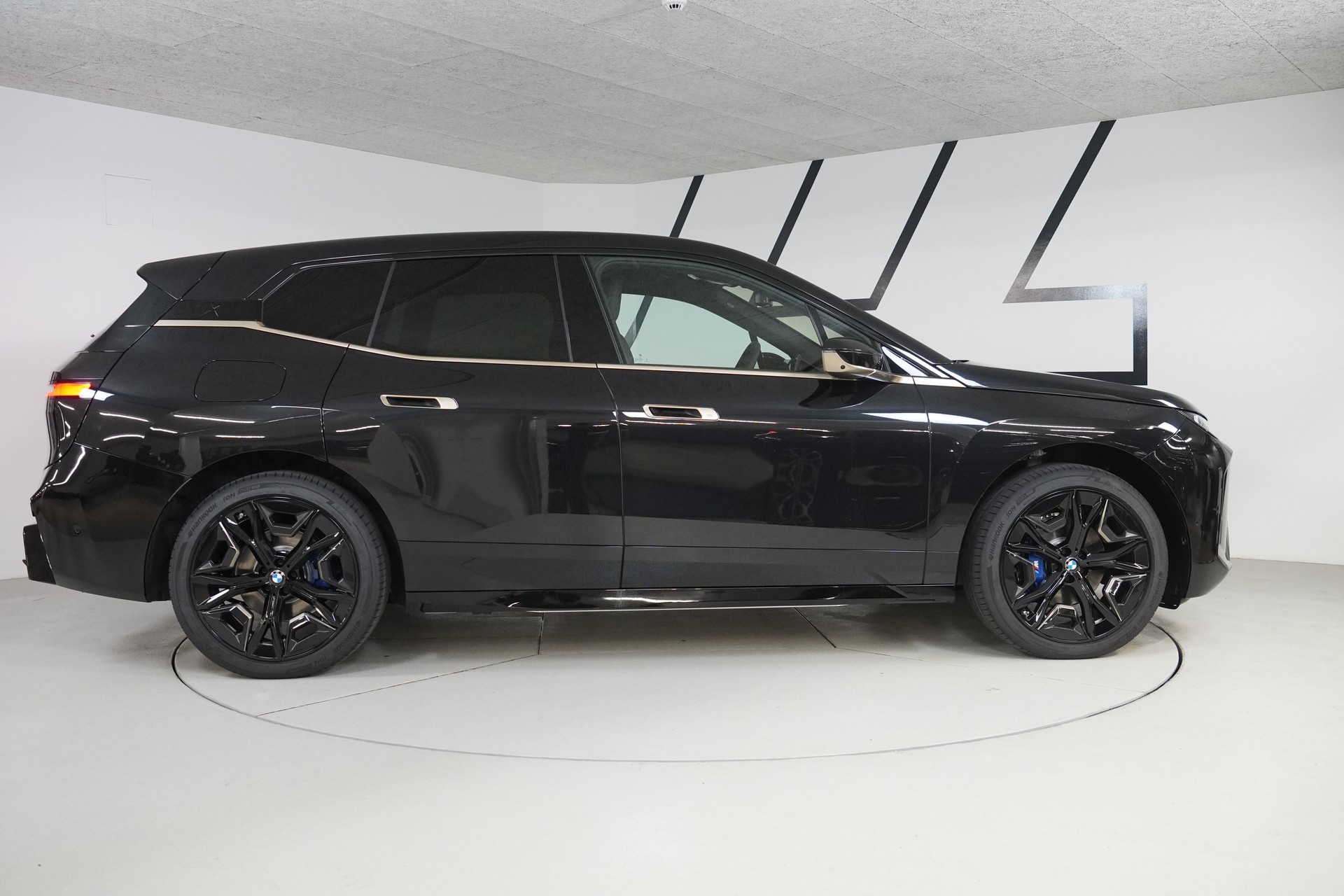 BMW iX xDrive60 M Sport - 8