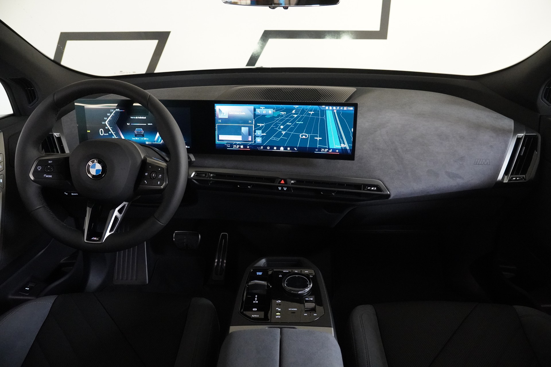 BMW iX xDrive60 M Sport - 18