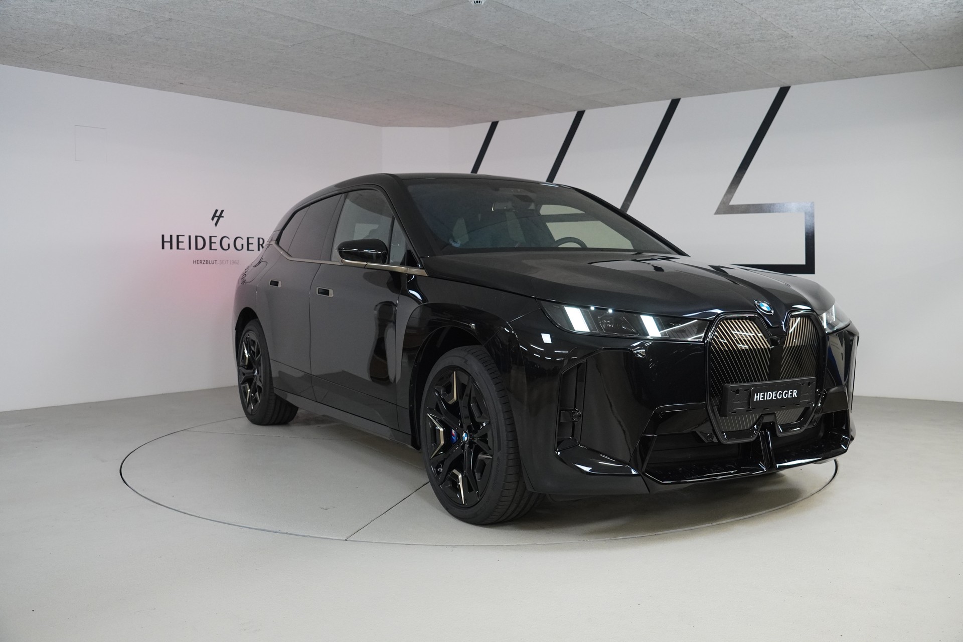 BMW iX xDrive60 M Sport - 3