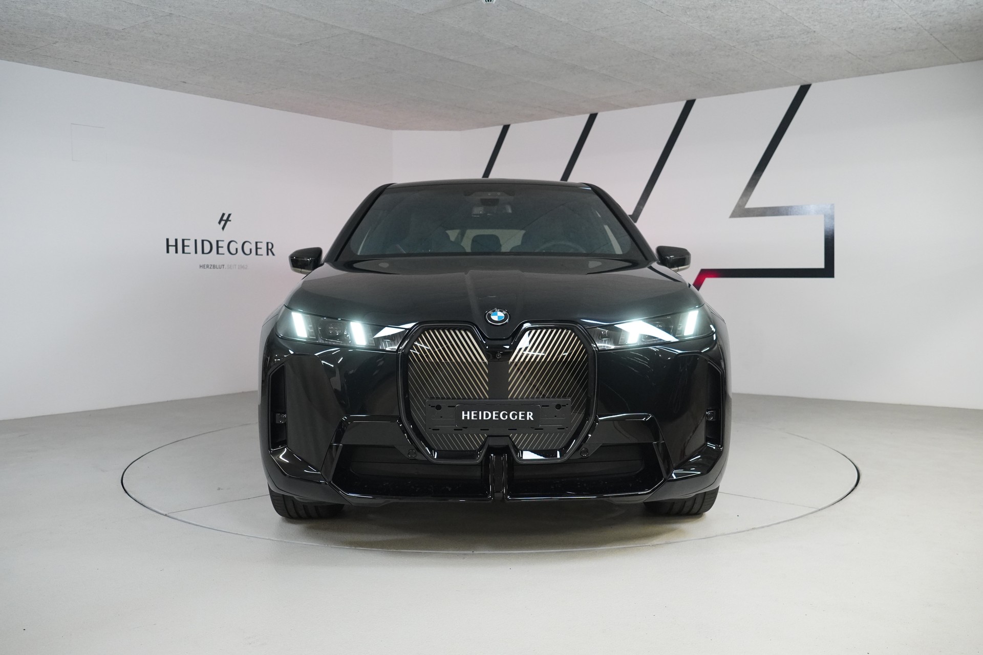 BMW iX xDrive60 M Sport - 2