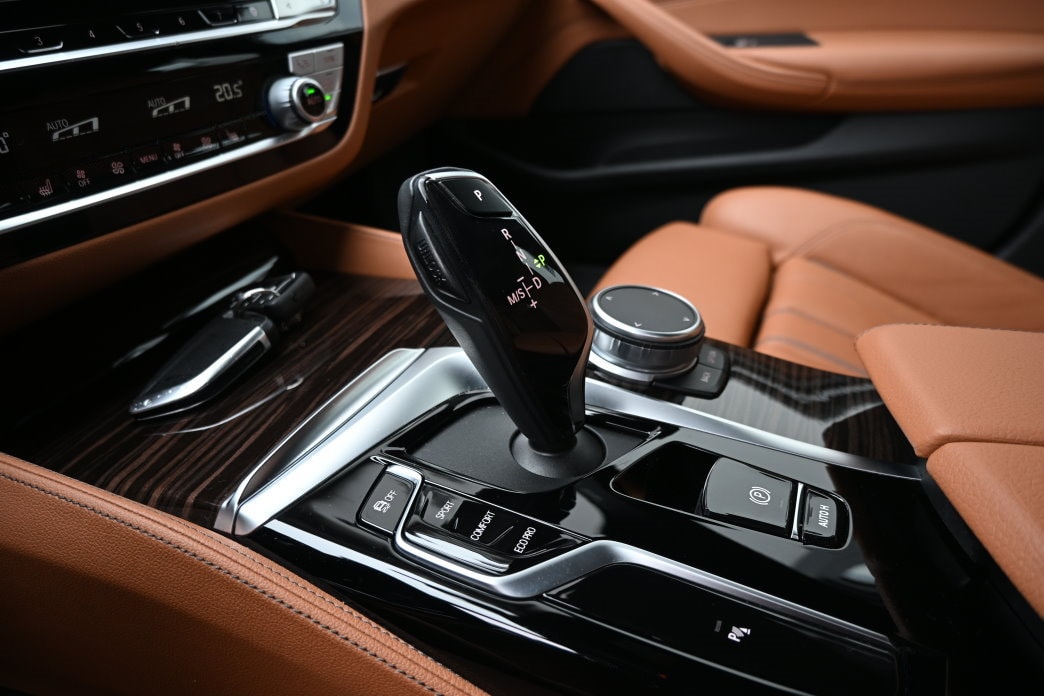 BMW 520d 48V Touring Luxury Line M-Pack Steptronic Facelift - 10