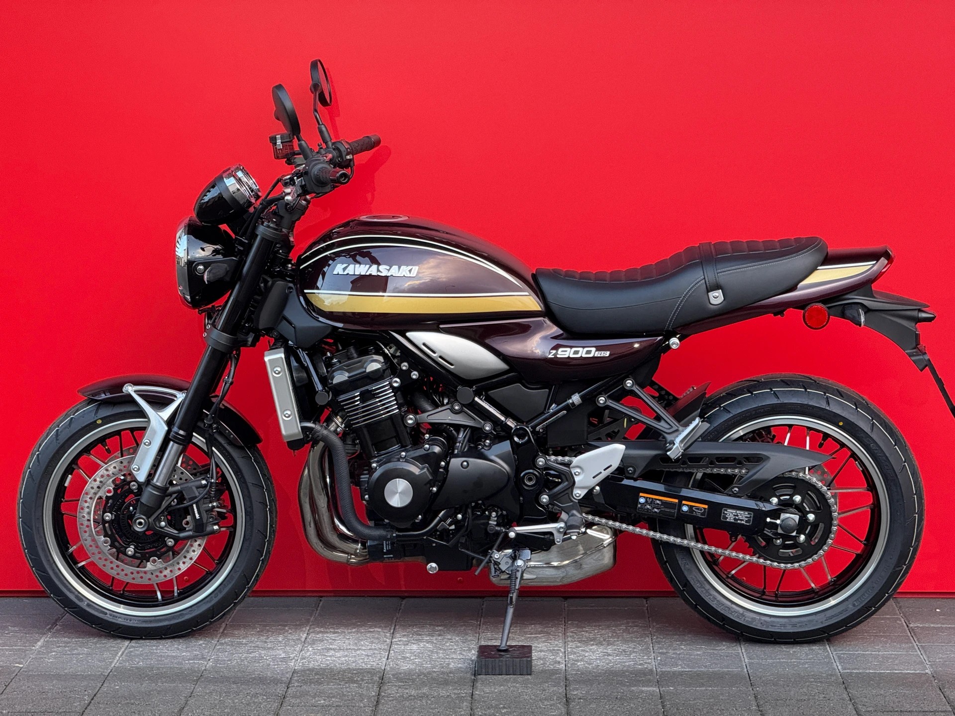 KAWASAKI Z 900 RS - 14
