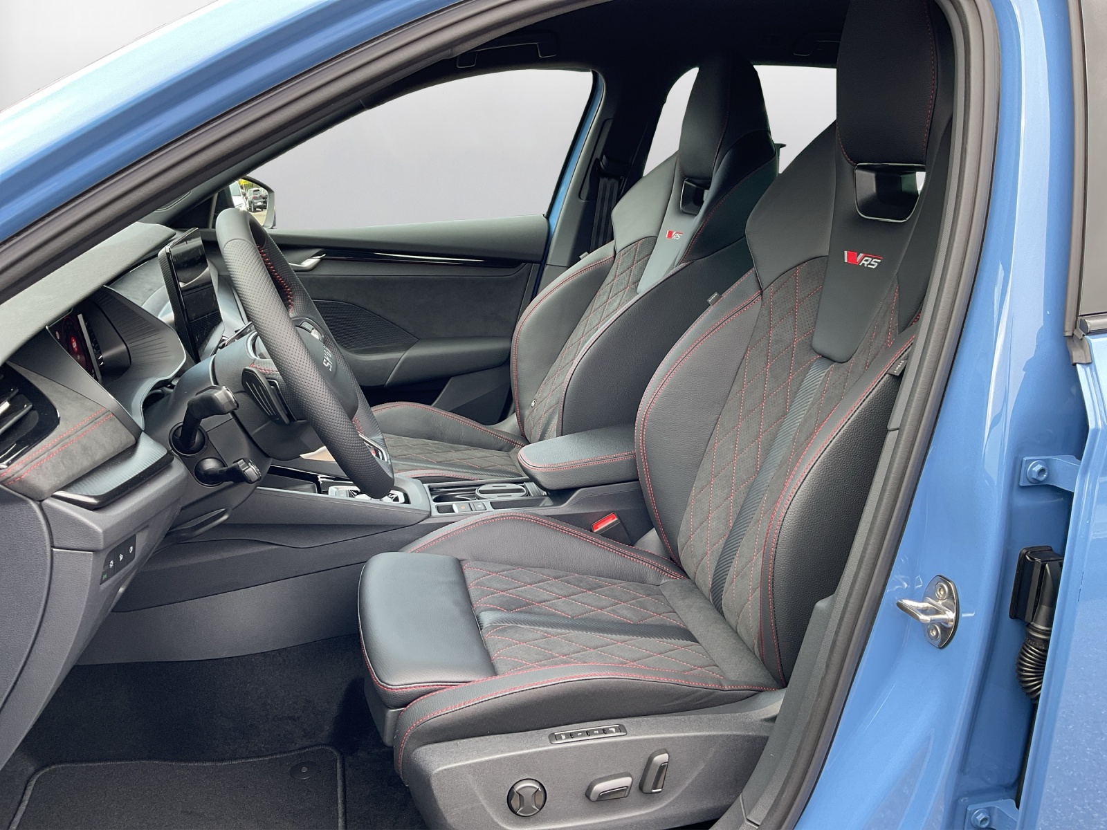 SKODA Octavia Combi 2.0 TSI DSG RS 30 Years Edition - 10