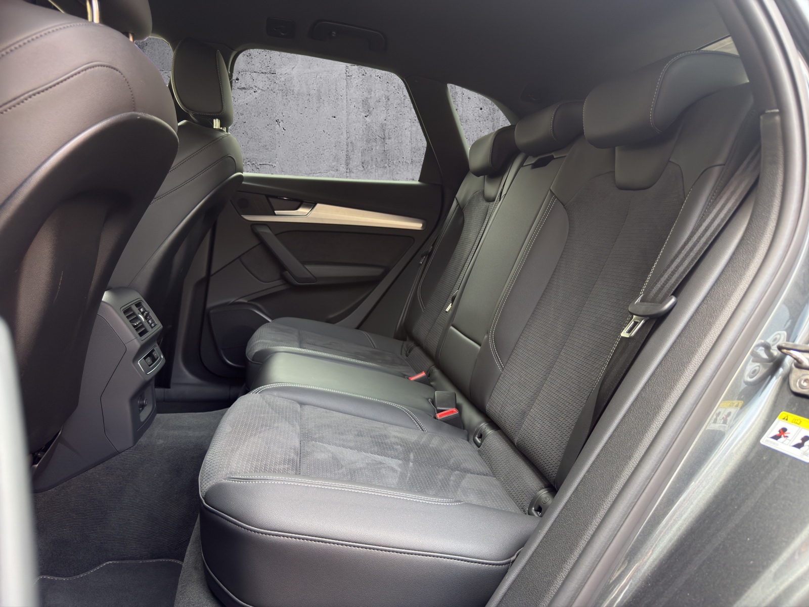 AUDI Q5 40 TDI Black Edition quattro S-tronic *CH-FZG. / Gratisservice / Werksgarantie* - 10