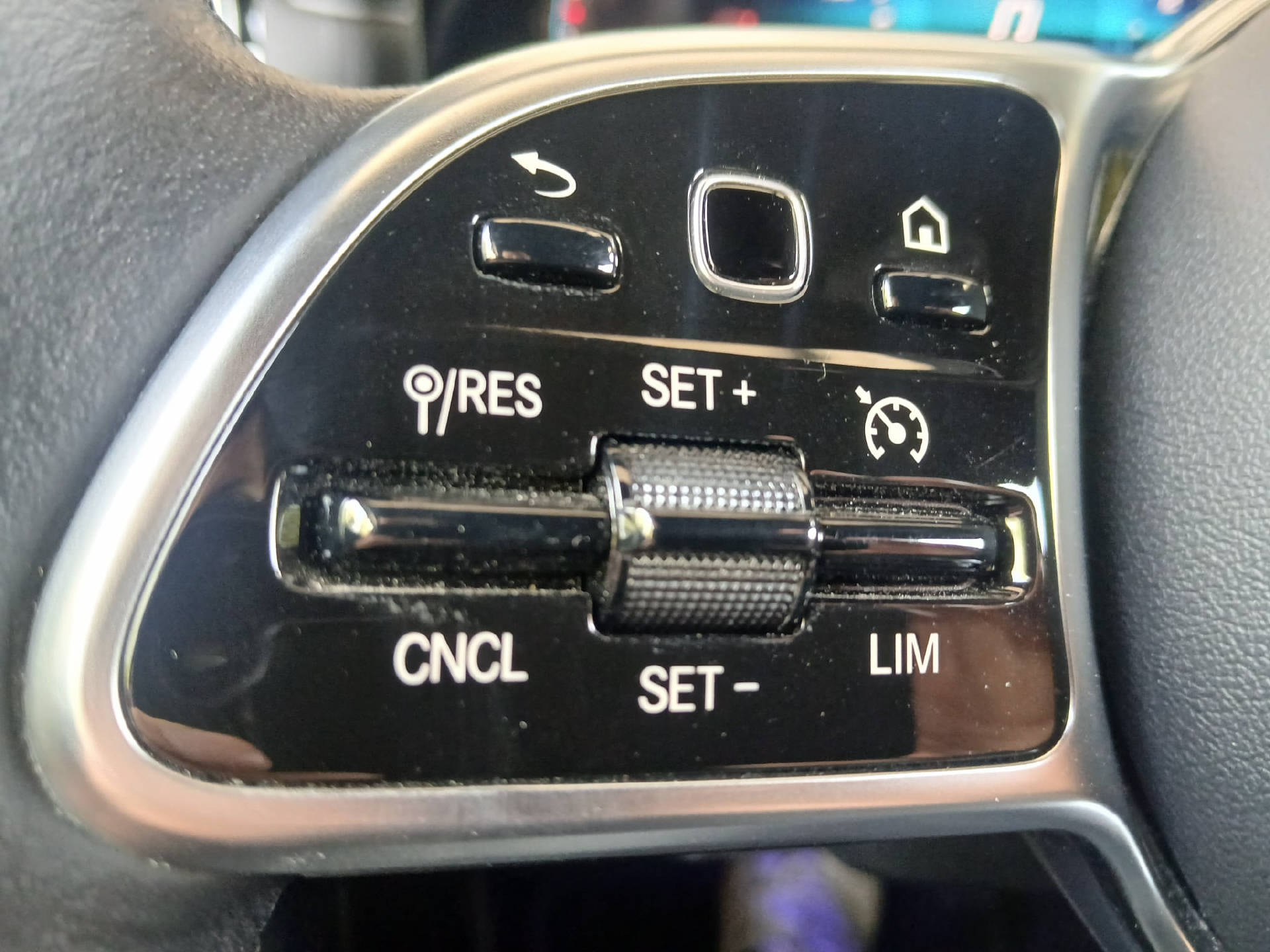 MERCEDES-BENZ A 180-8