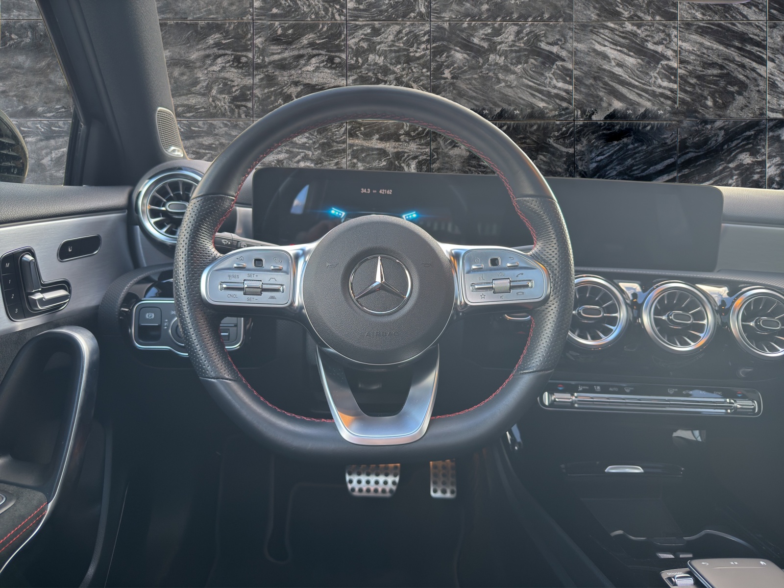 MERCEDES-BENZ A 200 4Matic AMG Line 8G-DCT - 12