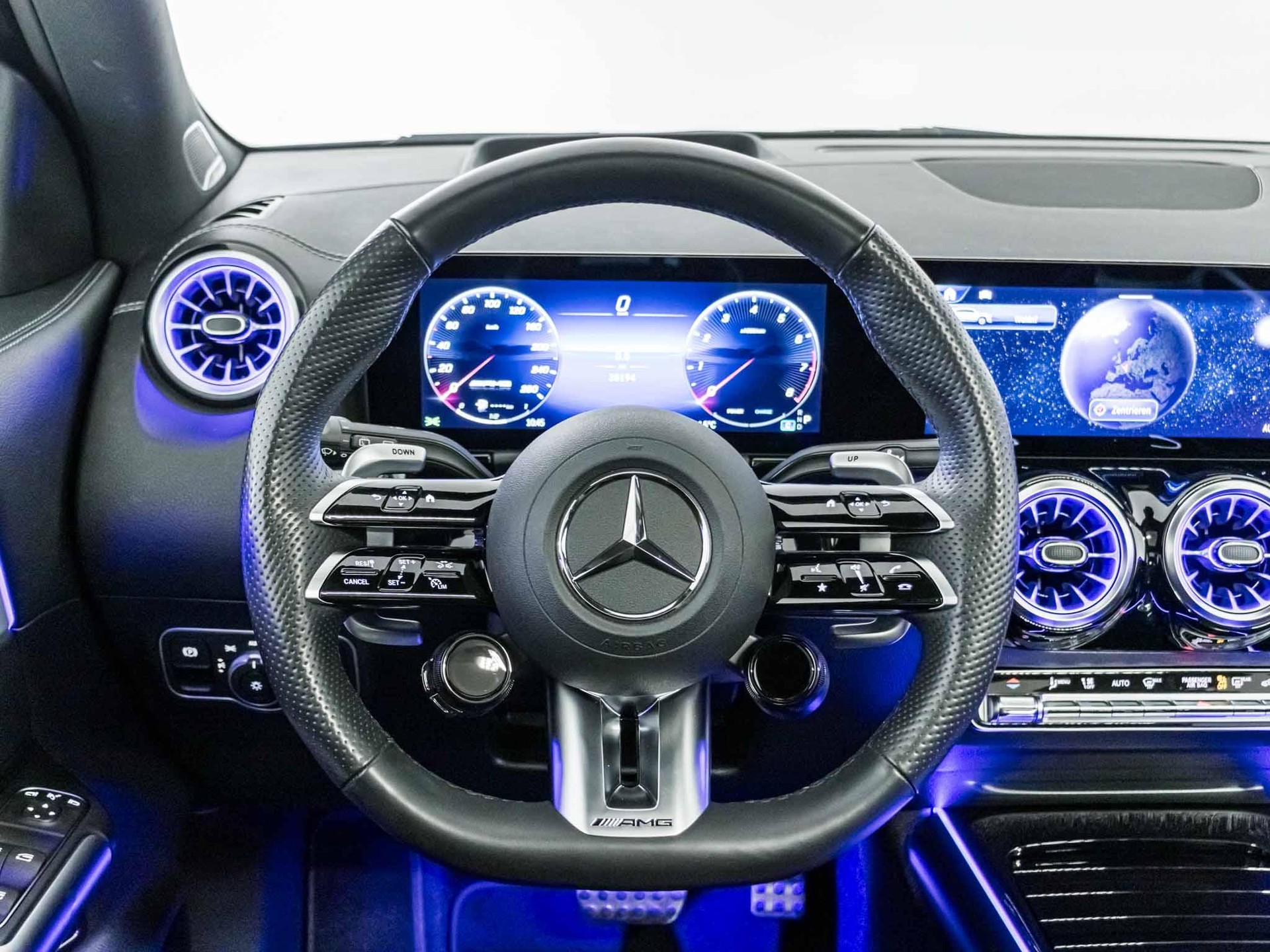 MERCEDES-BENZ GLA 35 AMG 4MATIC - 12